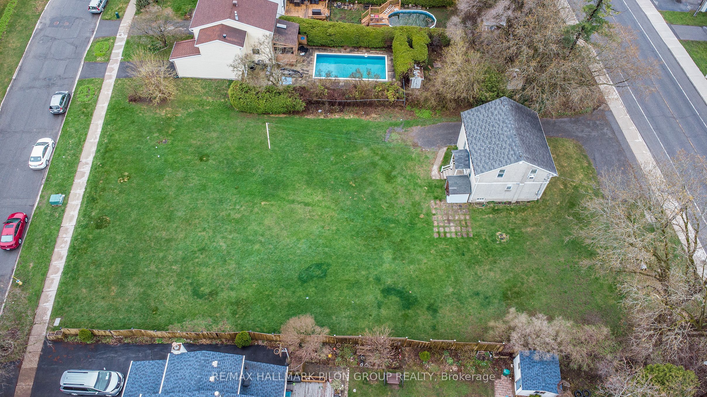2446 Innes Road Property Photo 3