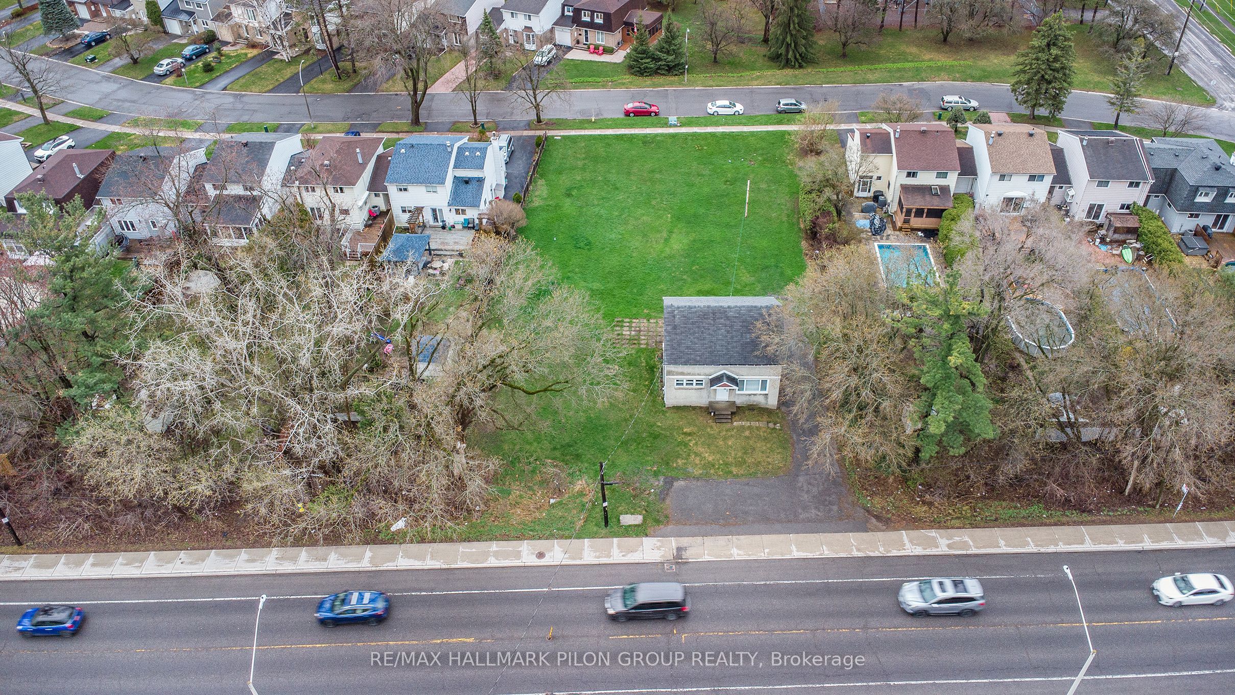 2446 Innes Road Property Photo 4