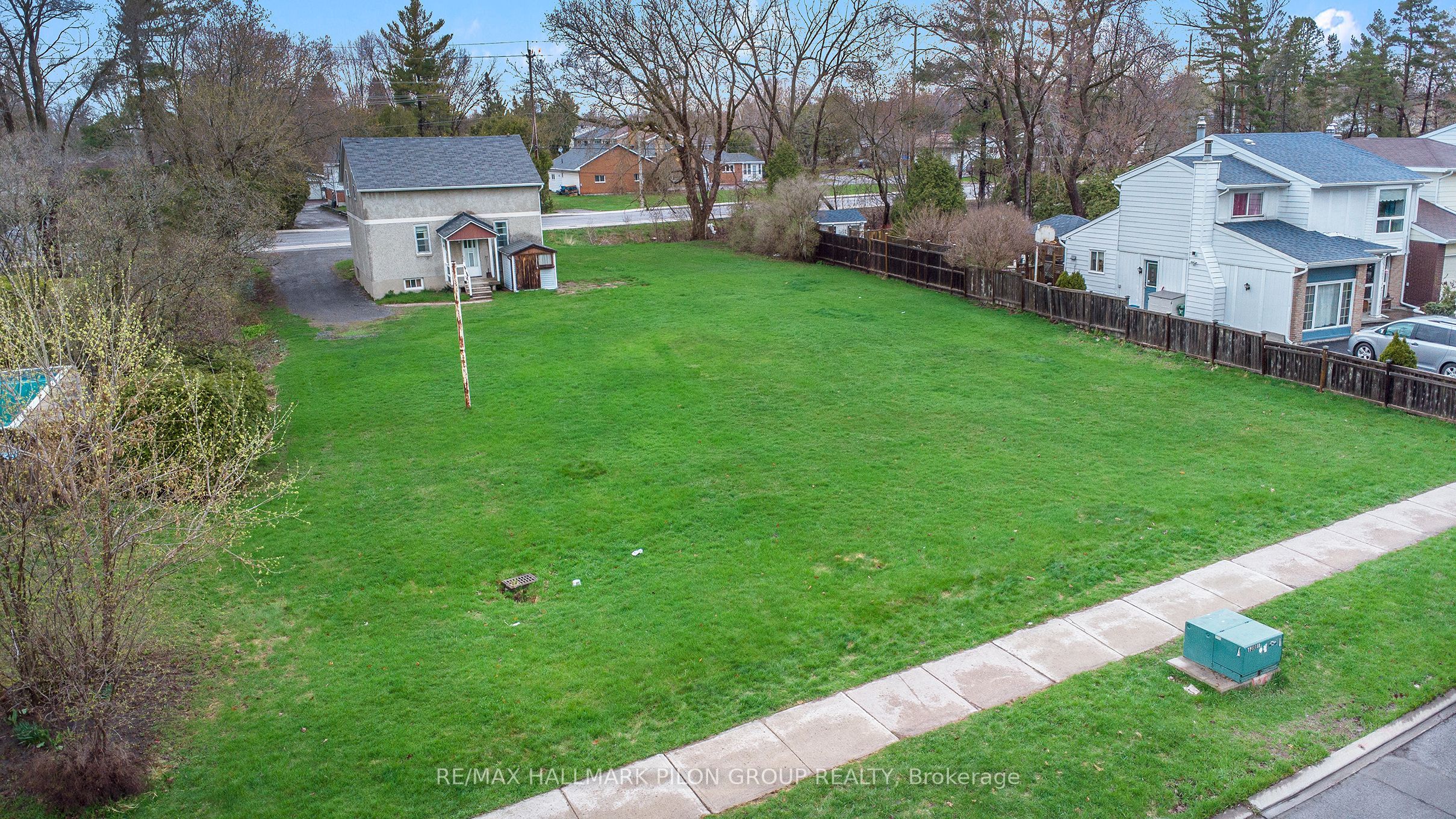 2446 Innes Road Property Photo 8