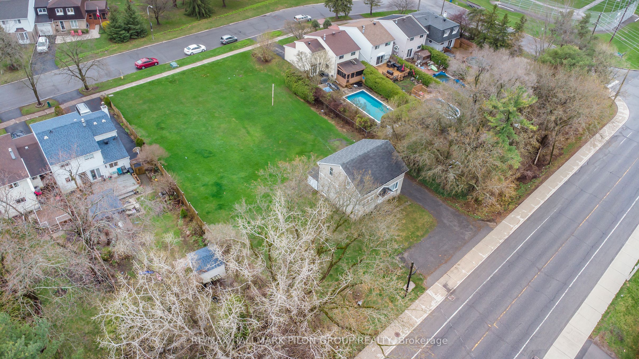 2446 Innes Road Property Photo 9