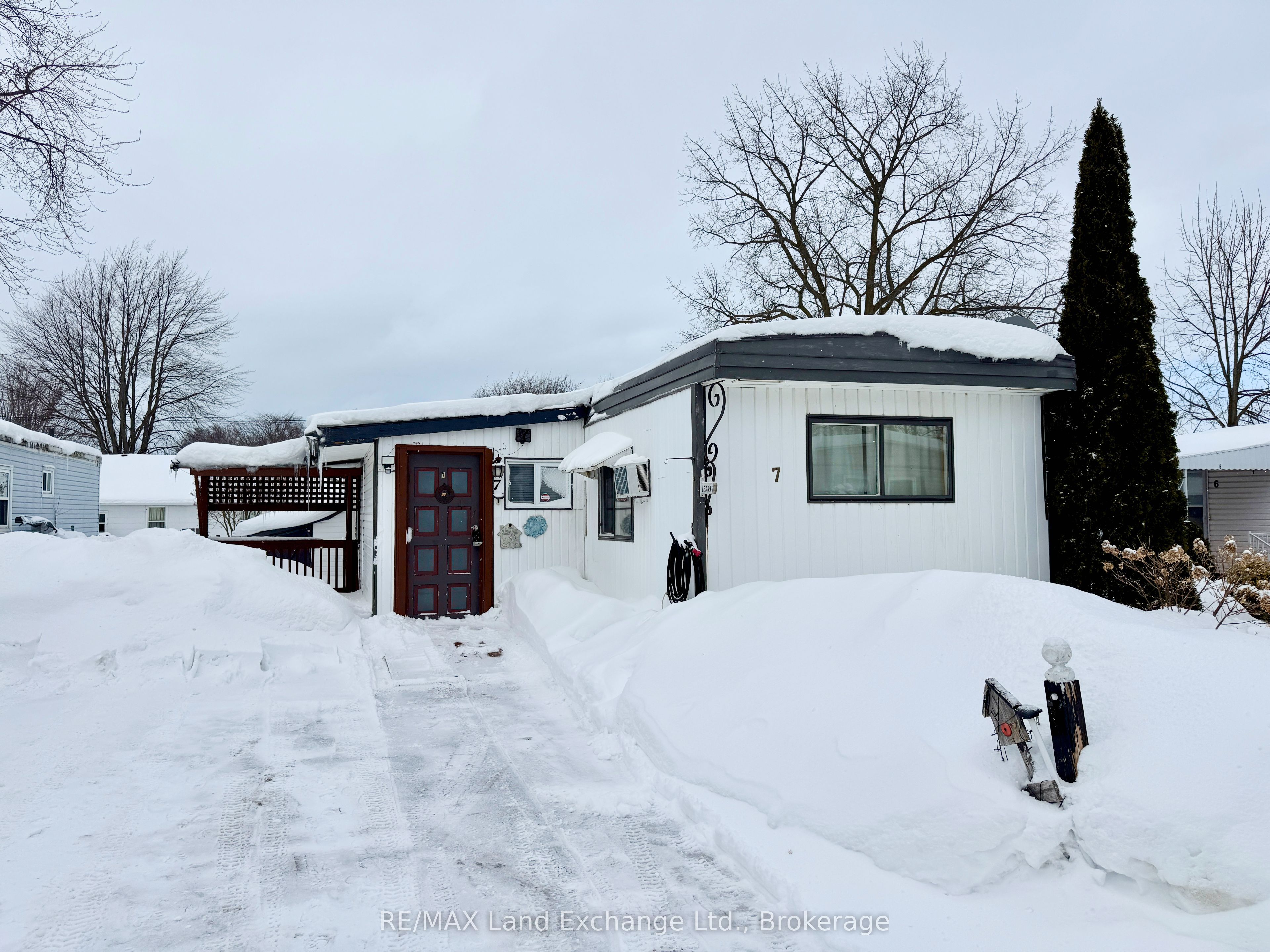 #unit 7 - 319 Goderich Street Property Photo 1