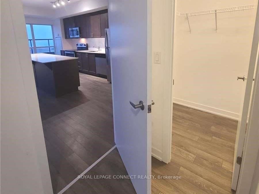 #606 - 550 North Service Road Property Photo 17