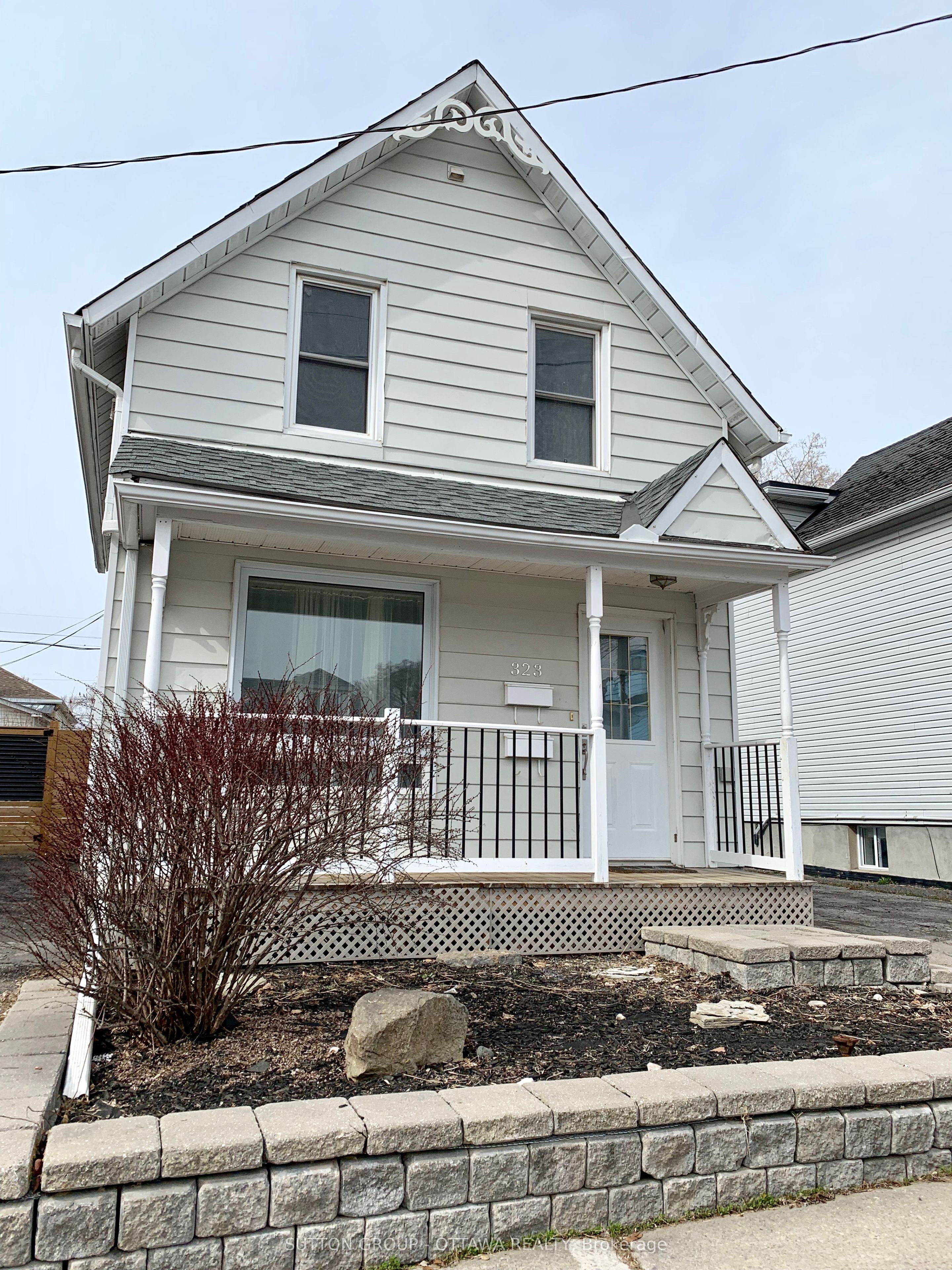 323 Montfort St Property Photo