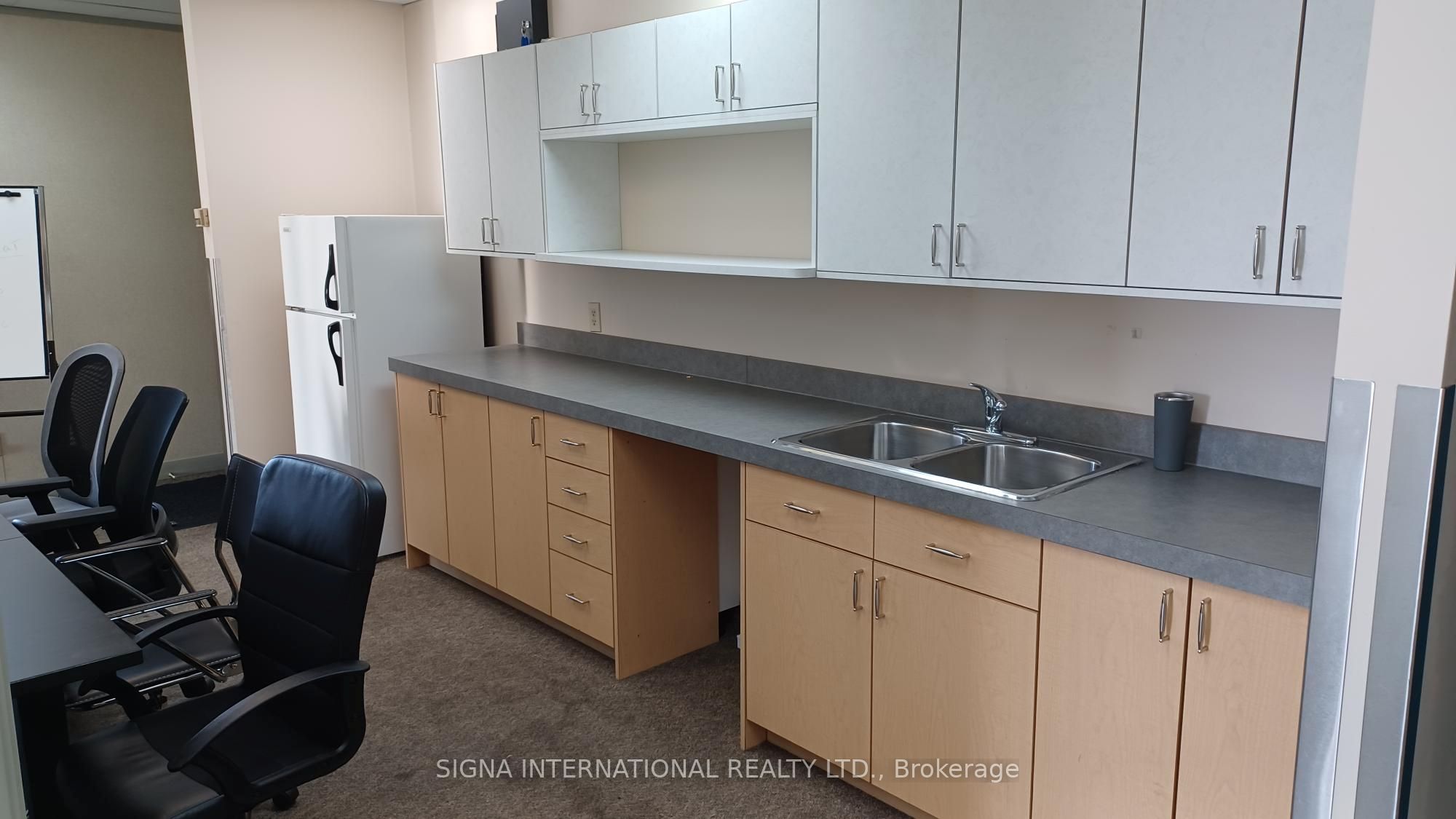 #301 - 1066 Somerset Street Property Photo 27