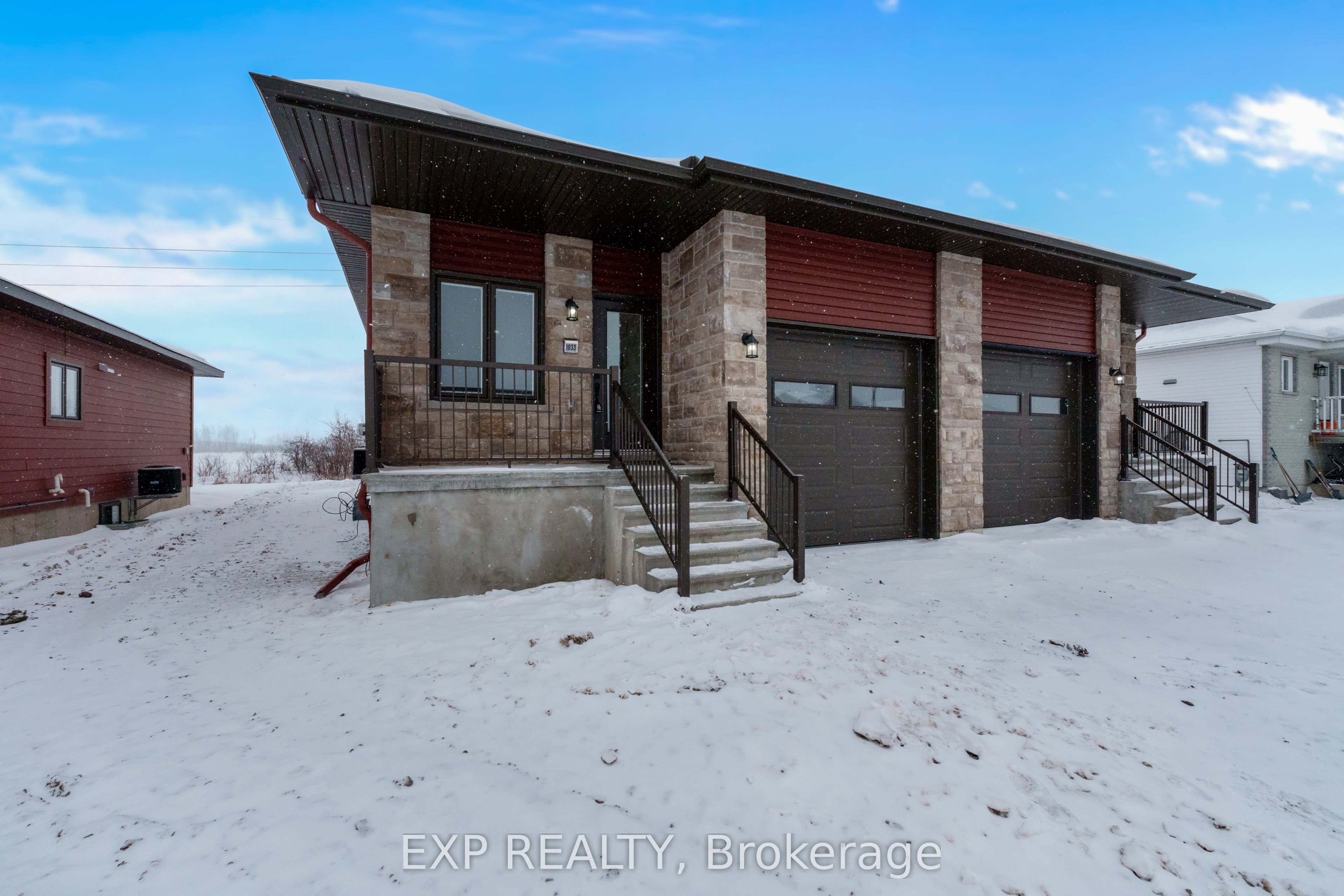 1033 Jacynthe Street Property Photo 1