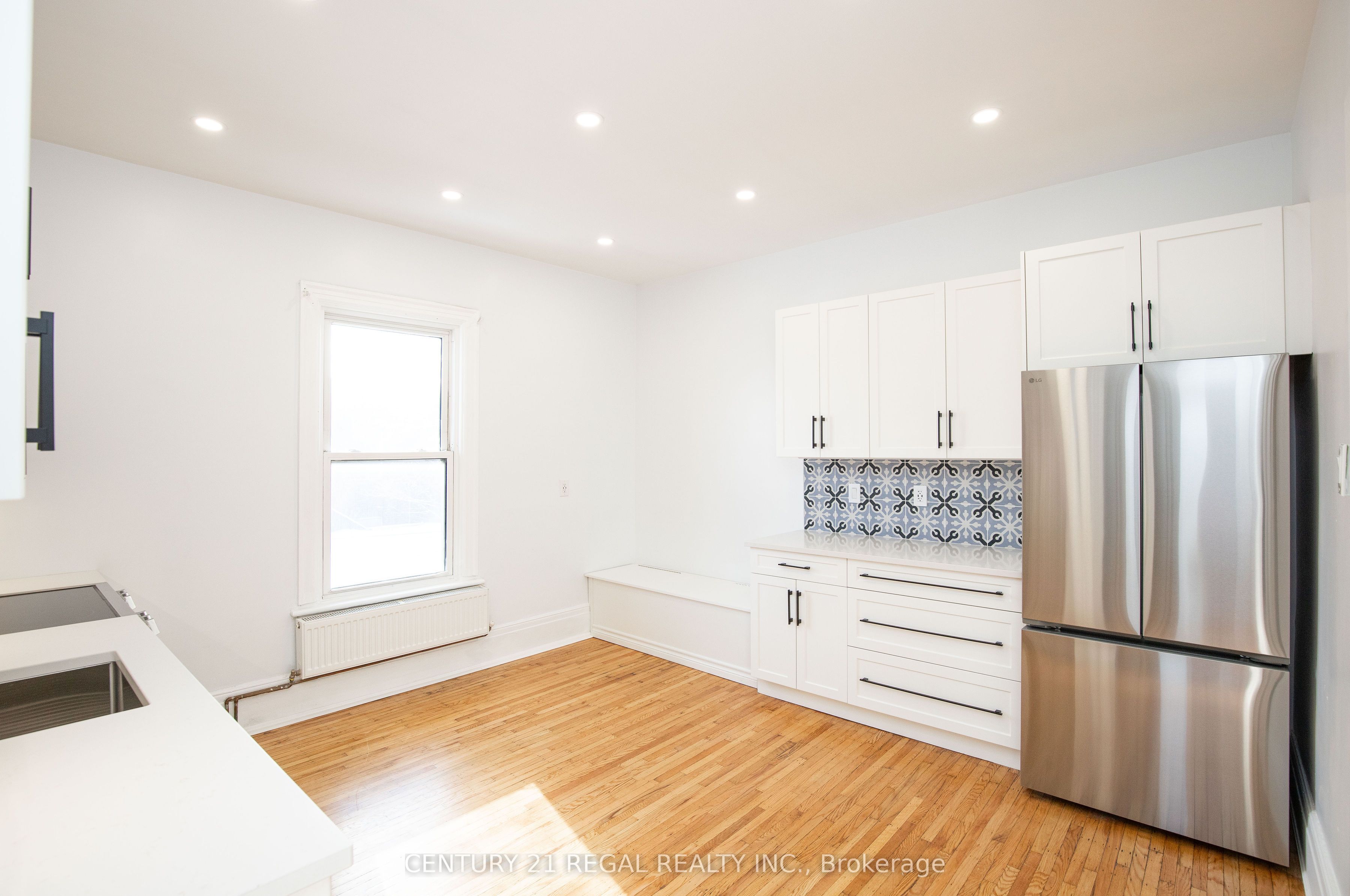 352 Barton St E Property Photo 8
