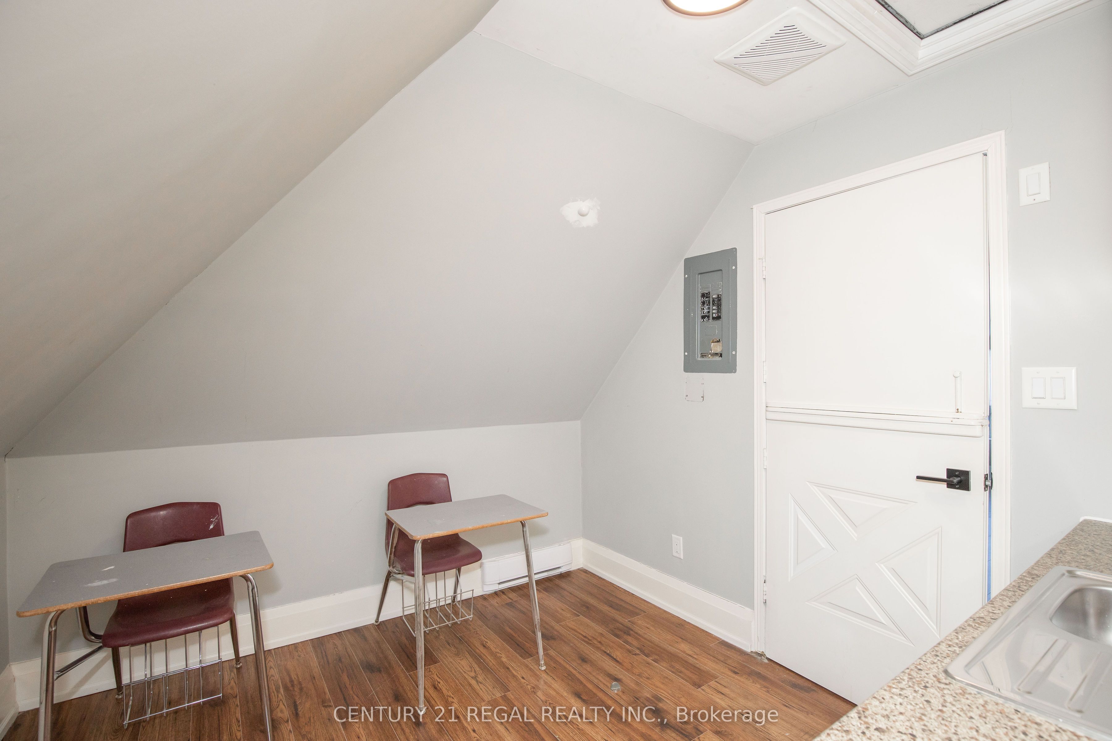 #2 - 352 Barton Street Property Photo 38