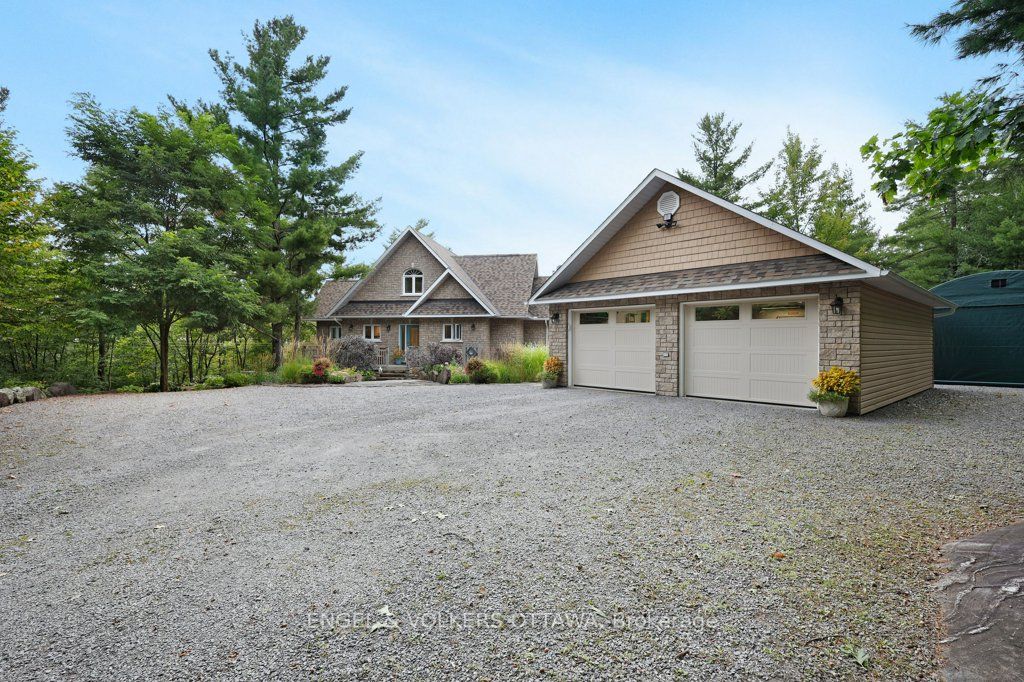916 Humphries Road Property Photo
