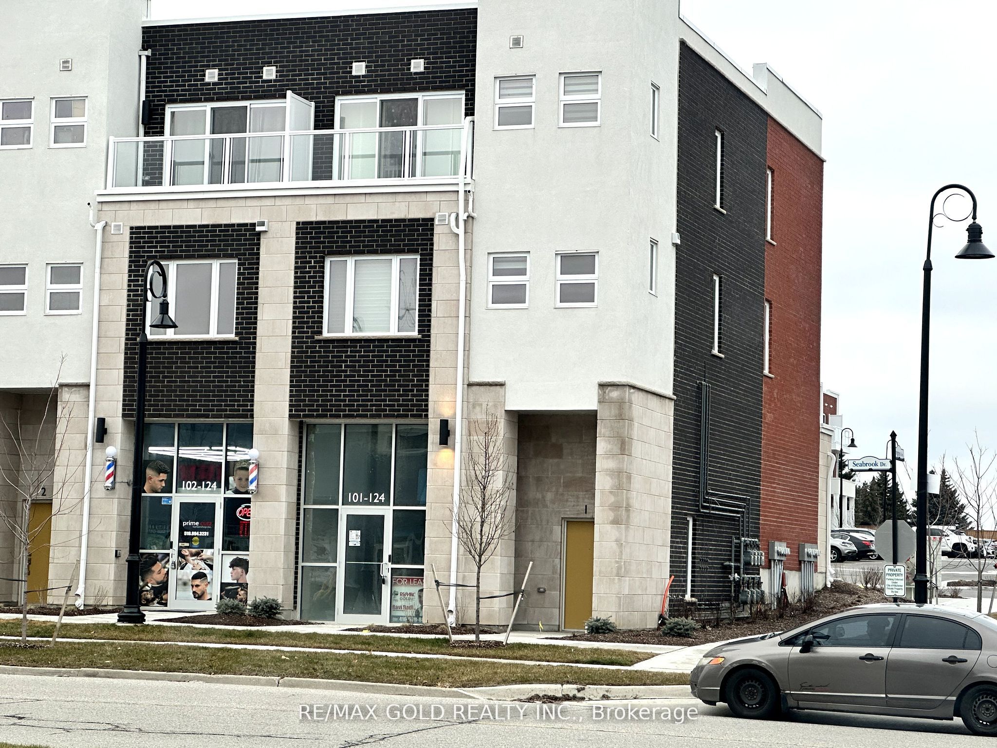#103 - 124 Seabrook Drive Property Photo 1