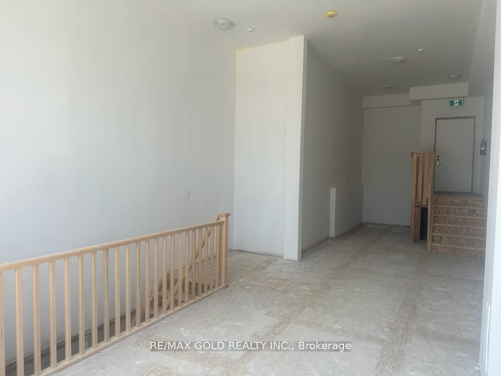 #103 - 124 Seabrook Drive Property Photo 3