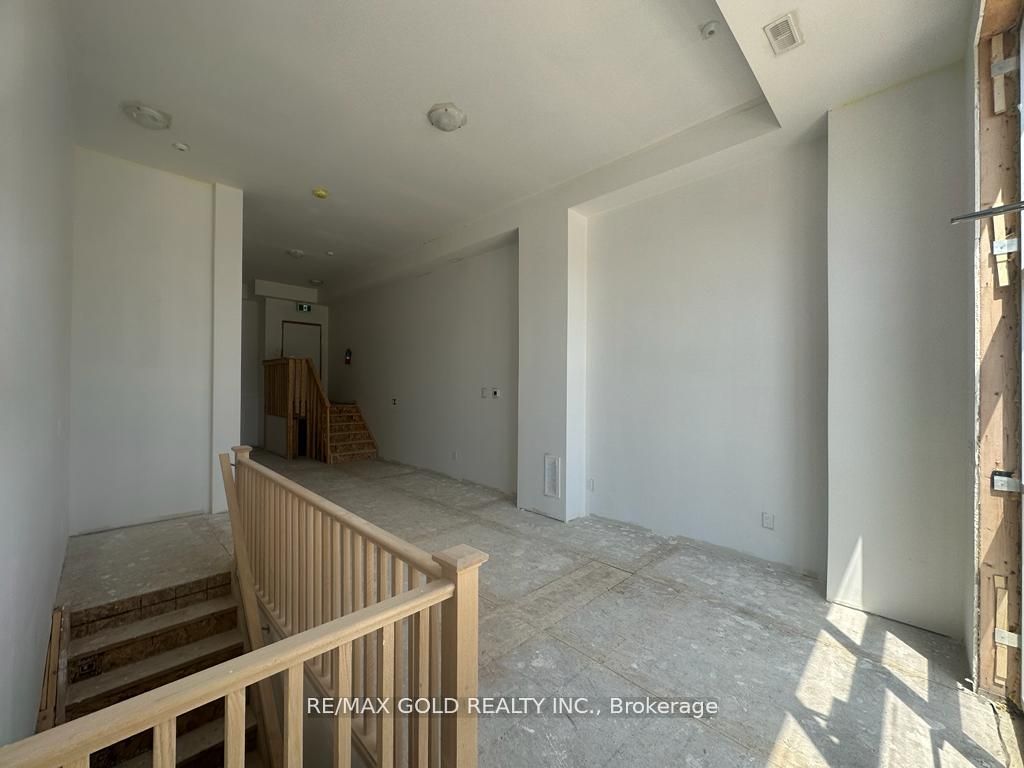 #103 - 124 Seabrook Drive Property Photo 6
