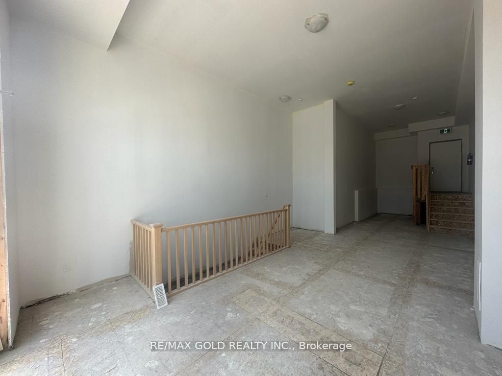 #103 - 124 Seabrook Drive Property Photo 7