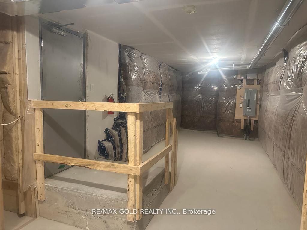 #103 - 124 Seabrook Drive Property Photo 8