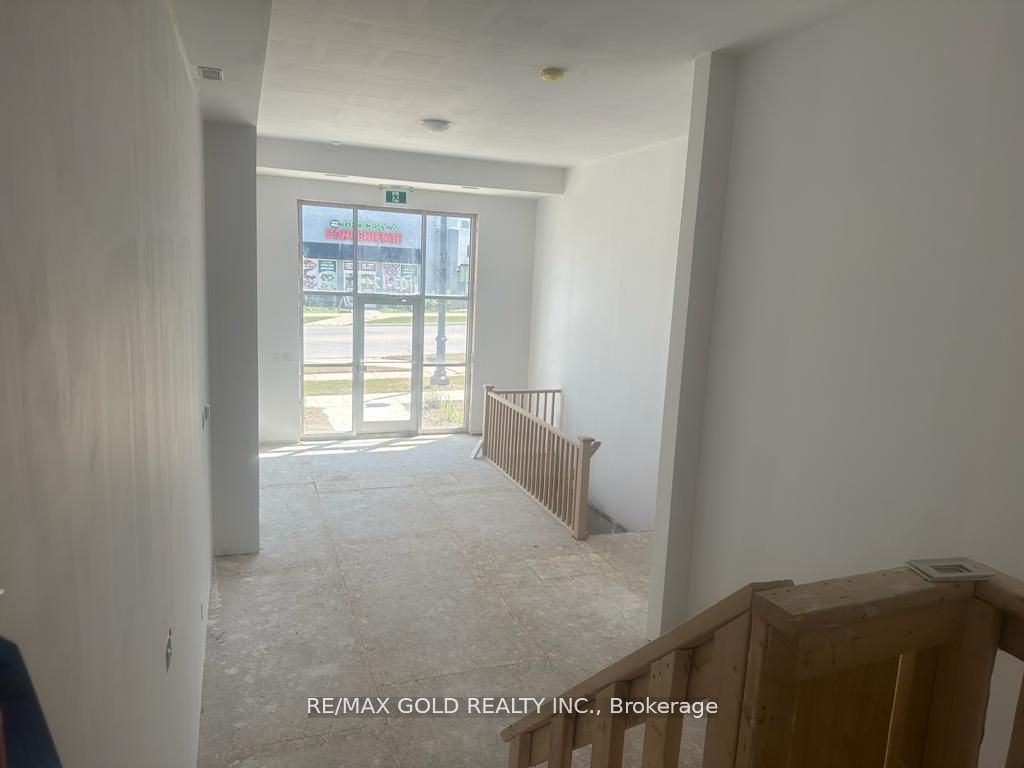#103 - 124 Seabrook Drive Property Photo 10