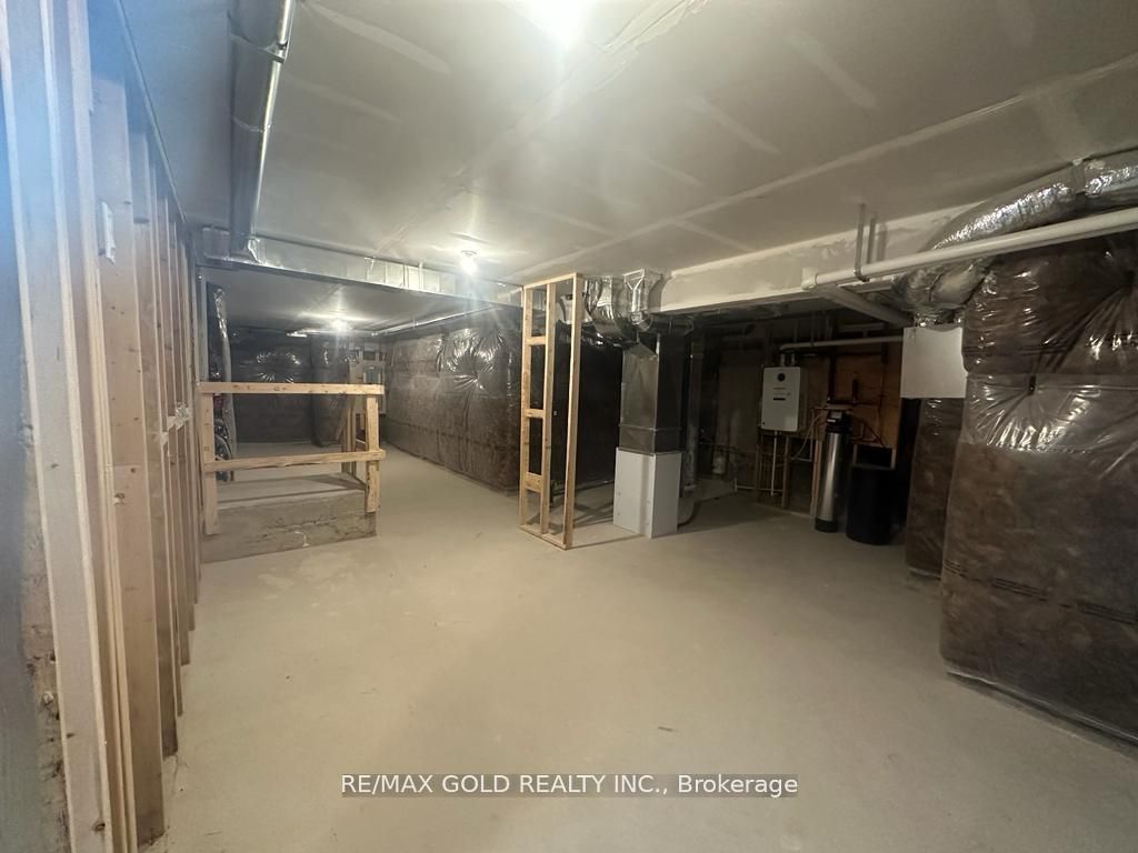 #103 - 124 Seabrook Drive Property Photo 13