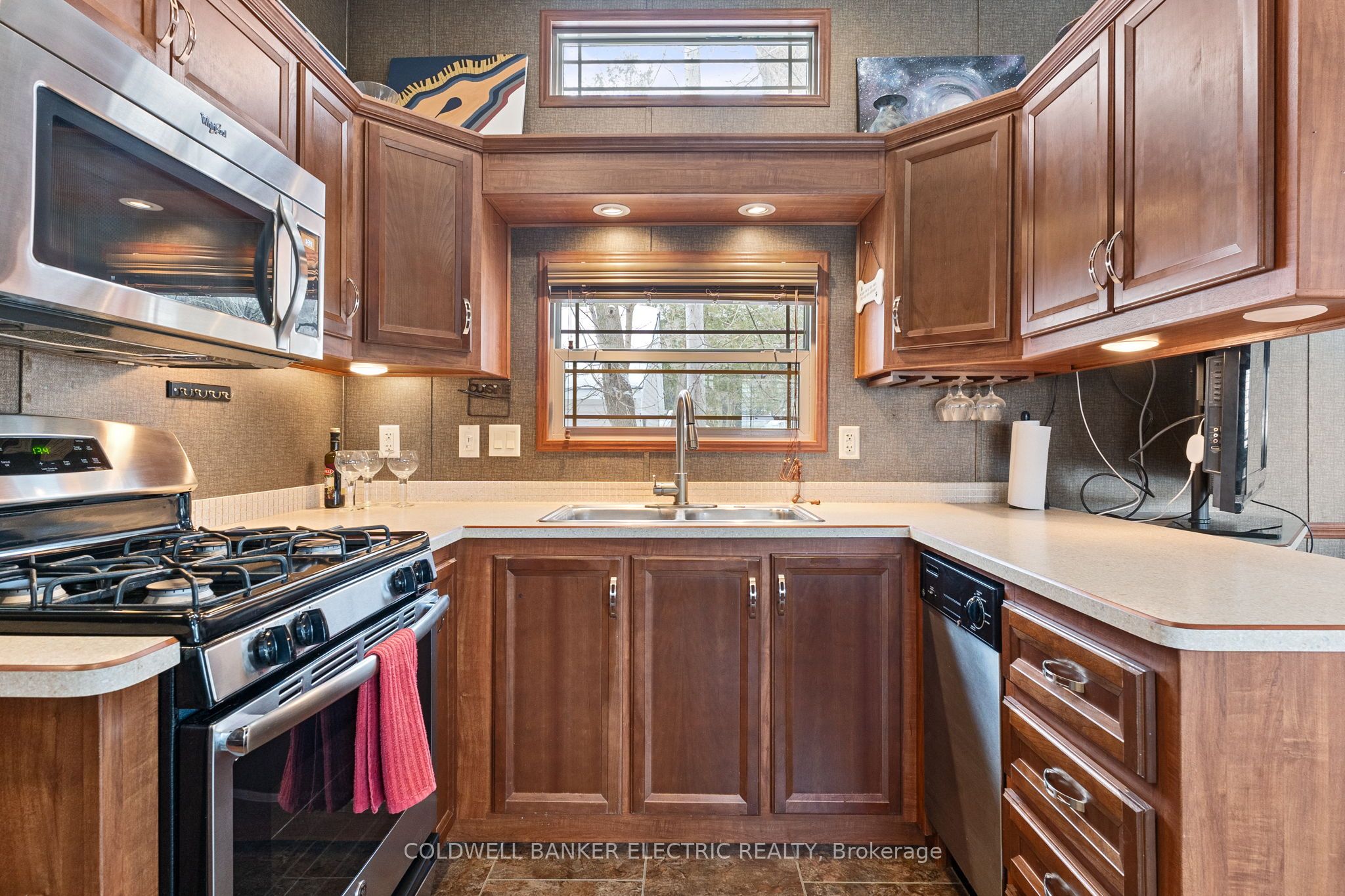 5139 Halstead Beach Rd Property Photo 7