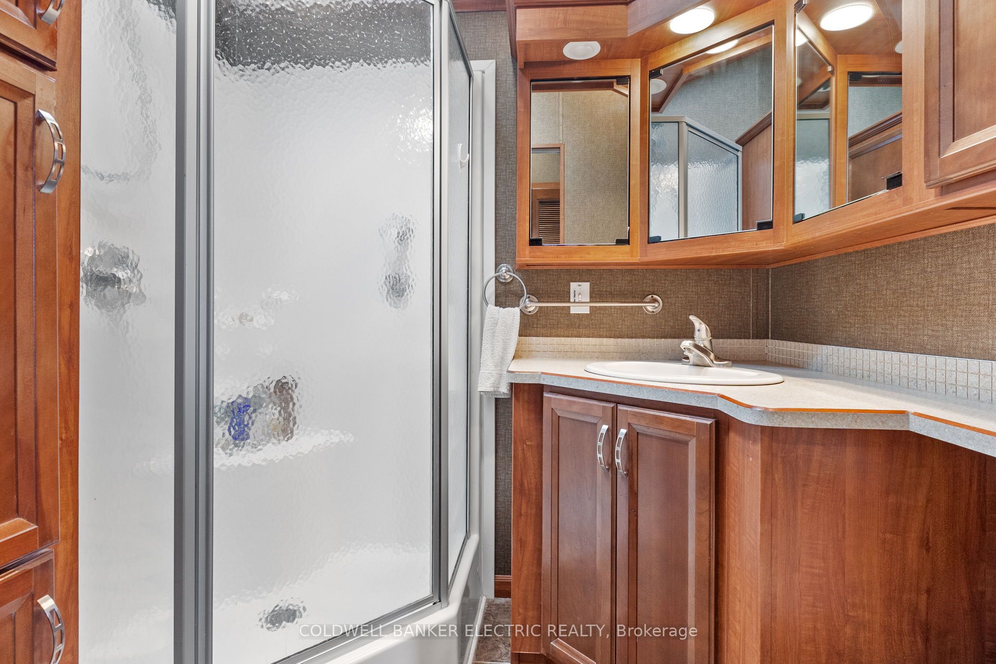5139 Halstead Beach Rd Property Photo 12