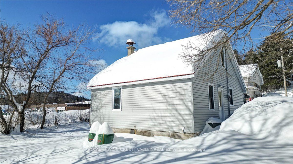 18 Snow Road Property Photo 5