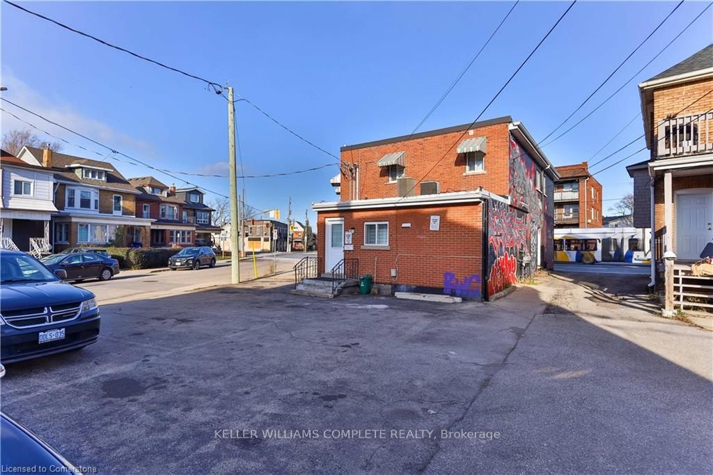 1256 King Street Property Photo 4