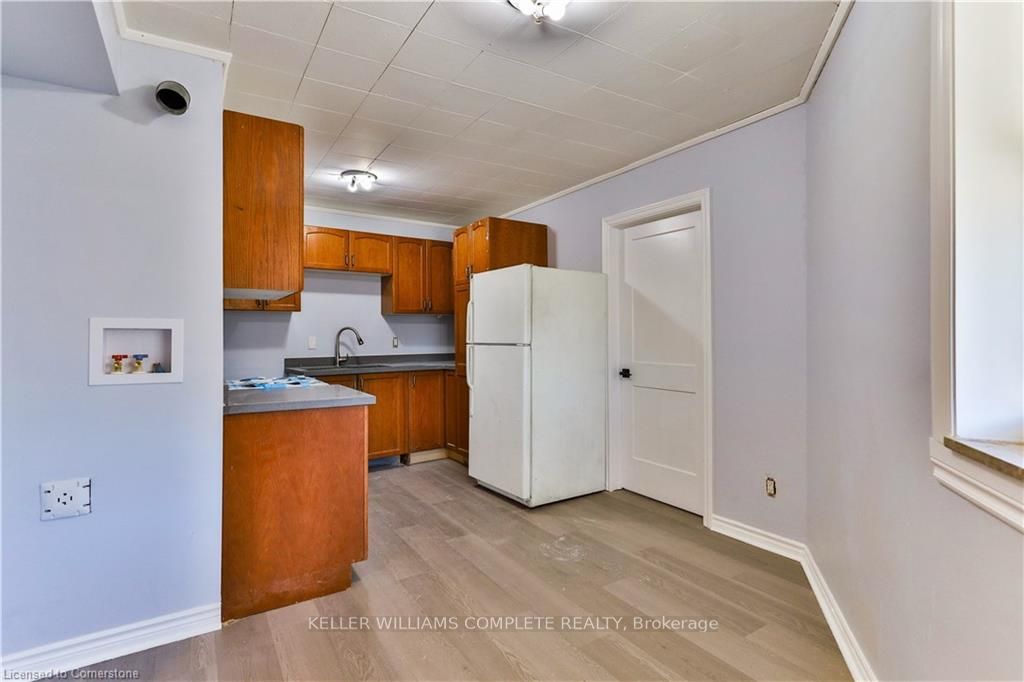 1256 King Street Property Photo 6
