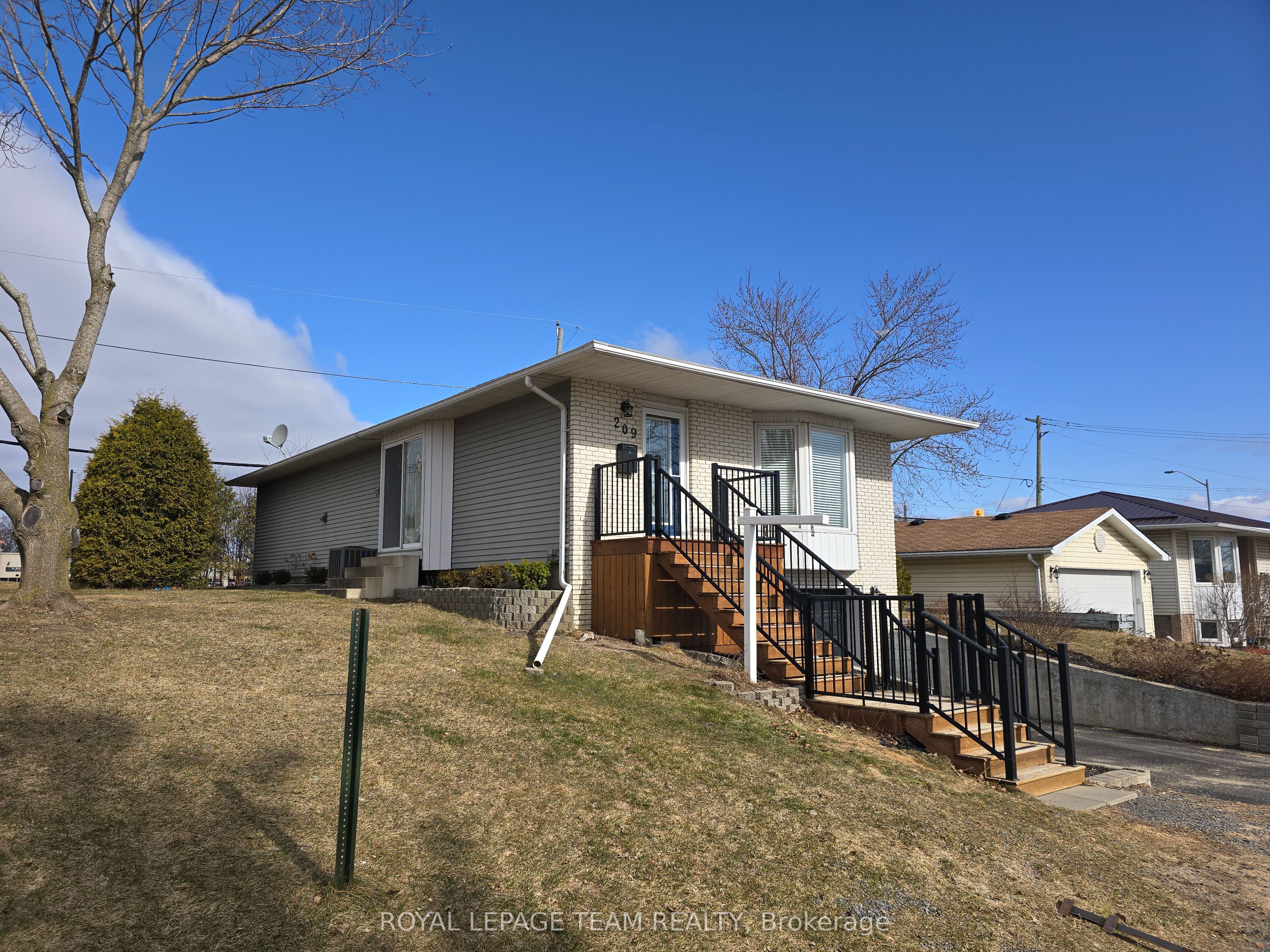 209 Elvira Street Property Photo 1