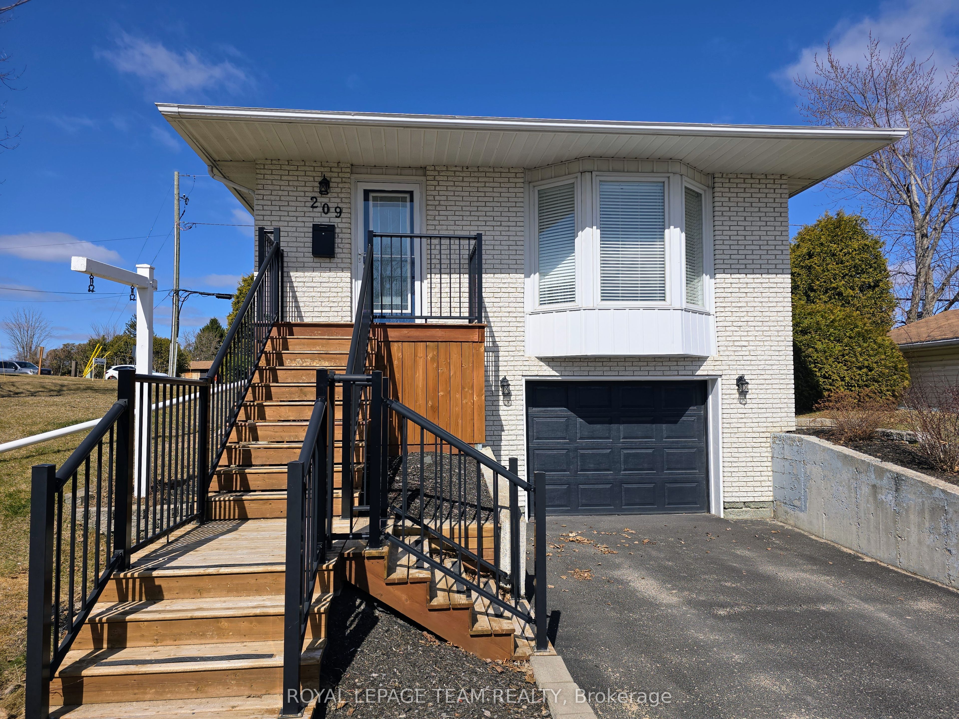 209 Elvira Street Property Photo 2