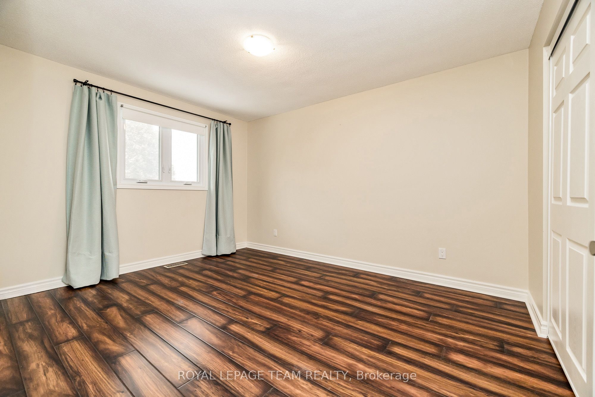 209 Elvira Street Property Photo 32