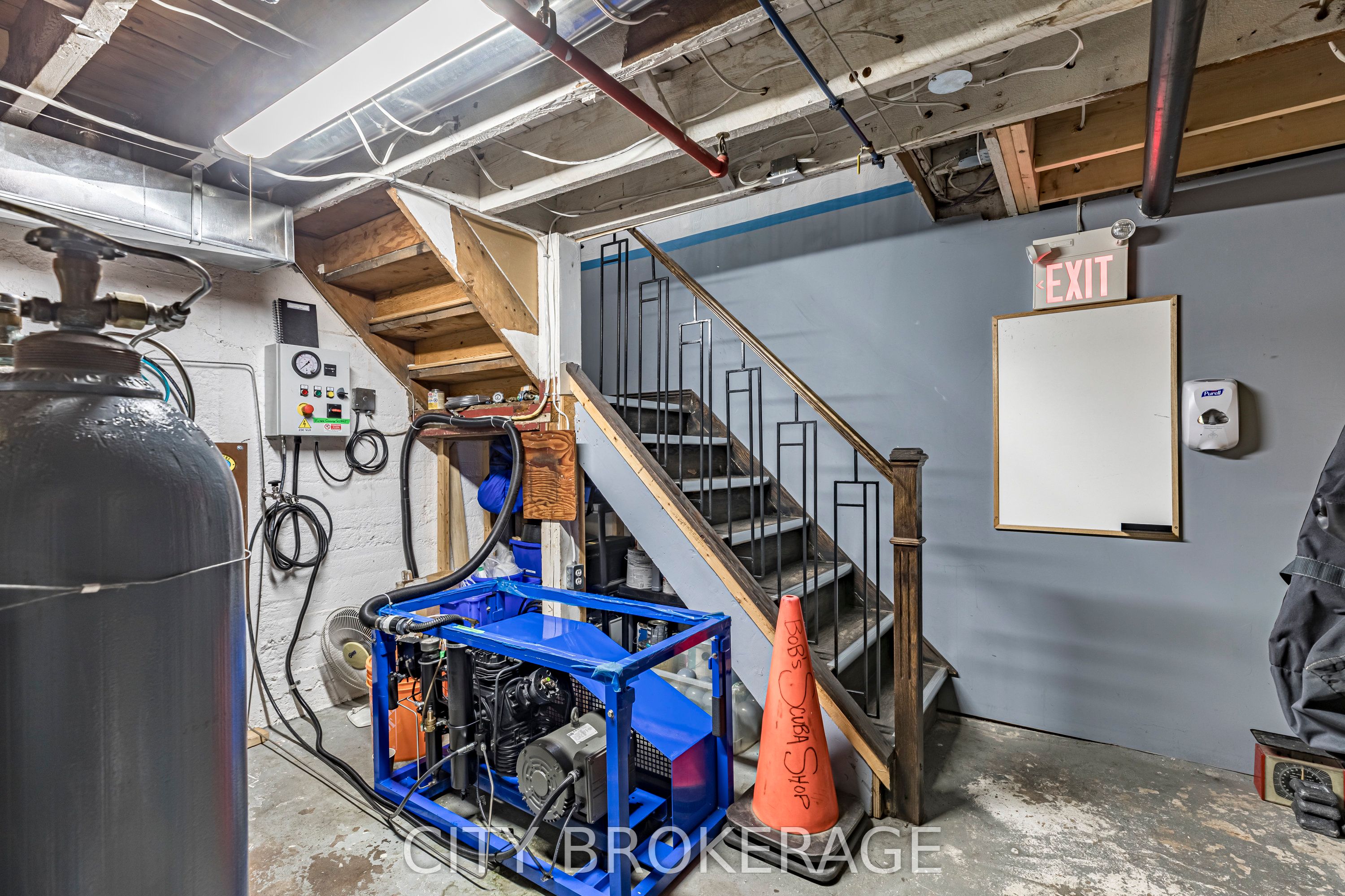 220 1/2 Kenilworth Avenue Property Photo 17