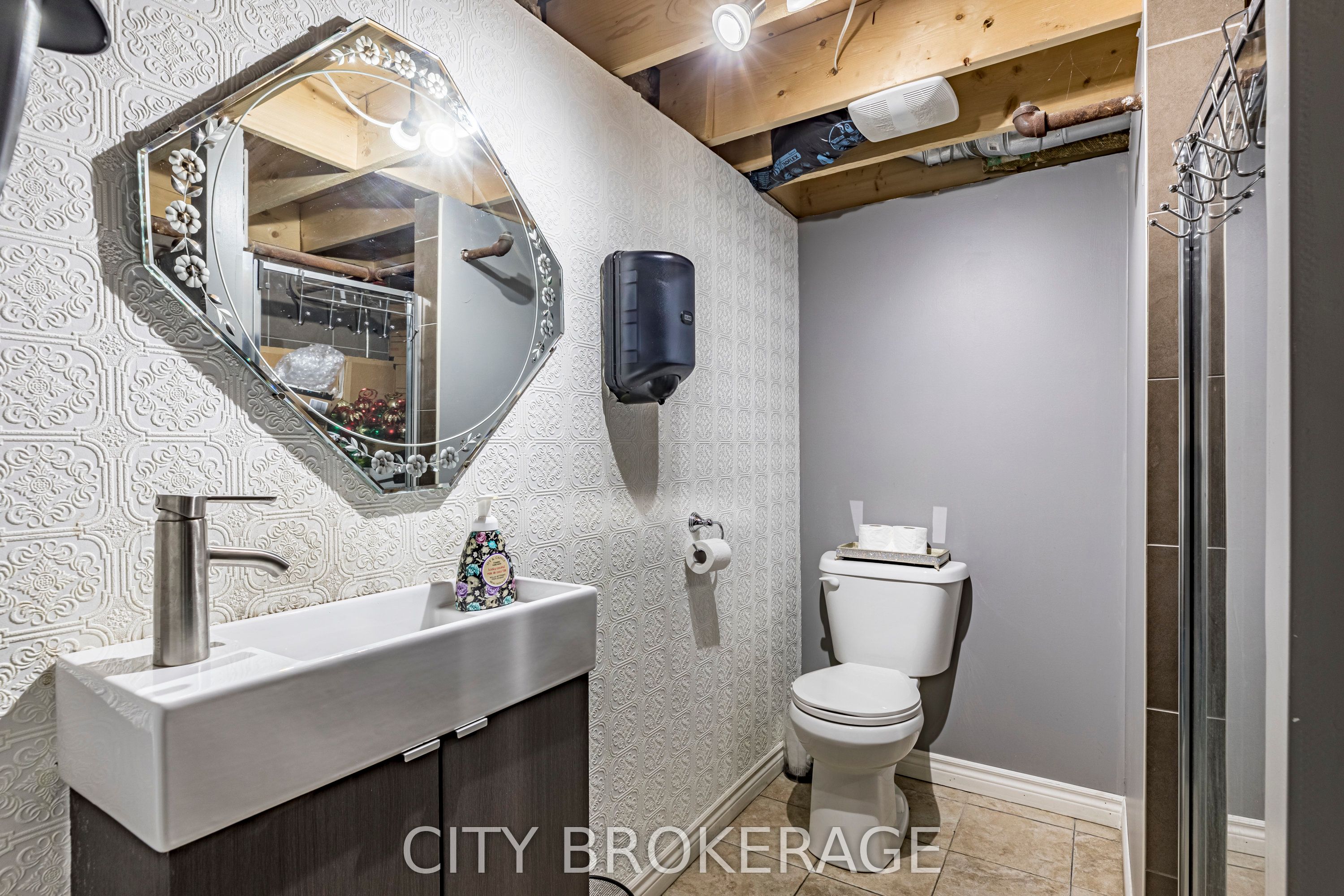 220 1/2 Kenilworth Avenue Property Photo 24