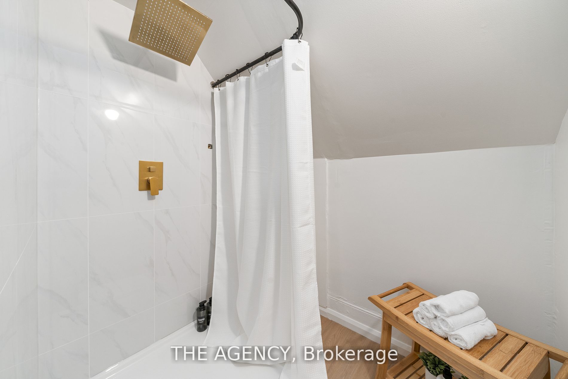 16 Elks Street Property Photo 12