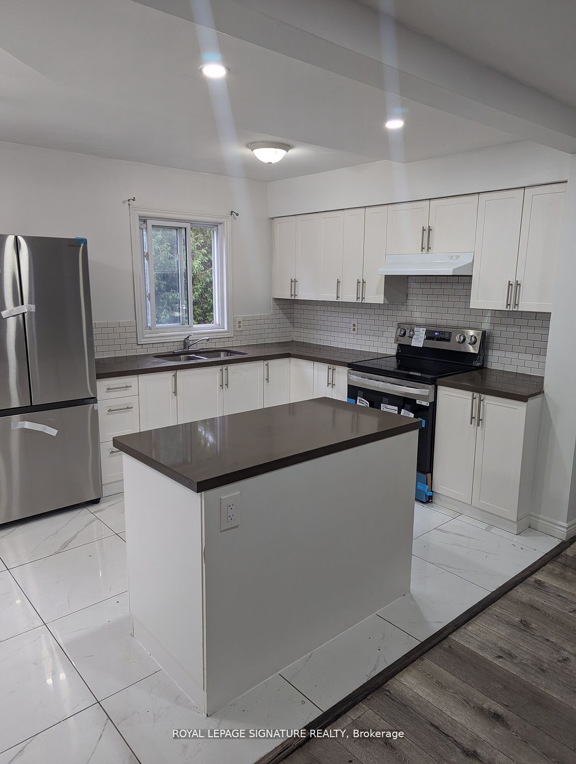#29 - 577 Third Street Property Photo 3