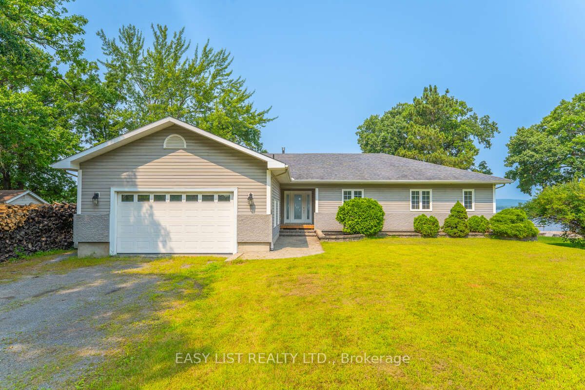 910 Bayview Dr Property Photo