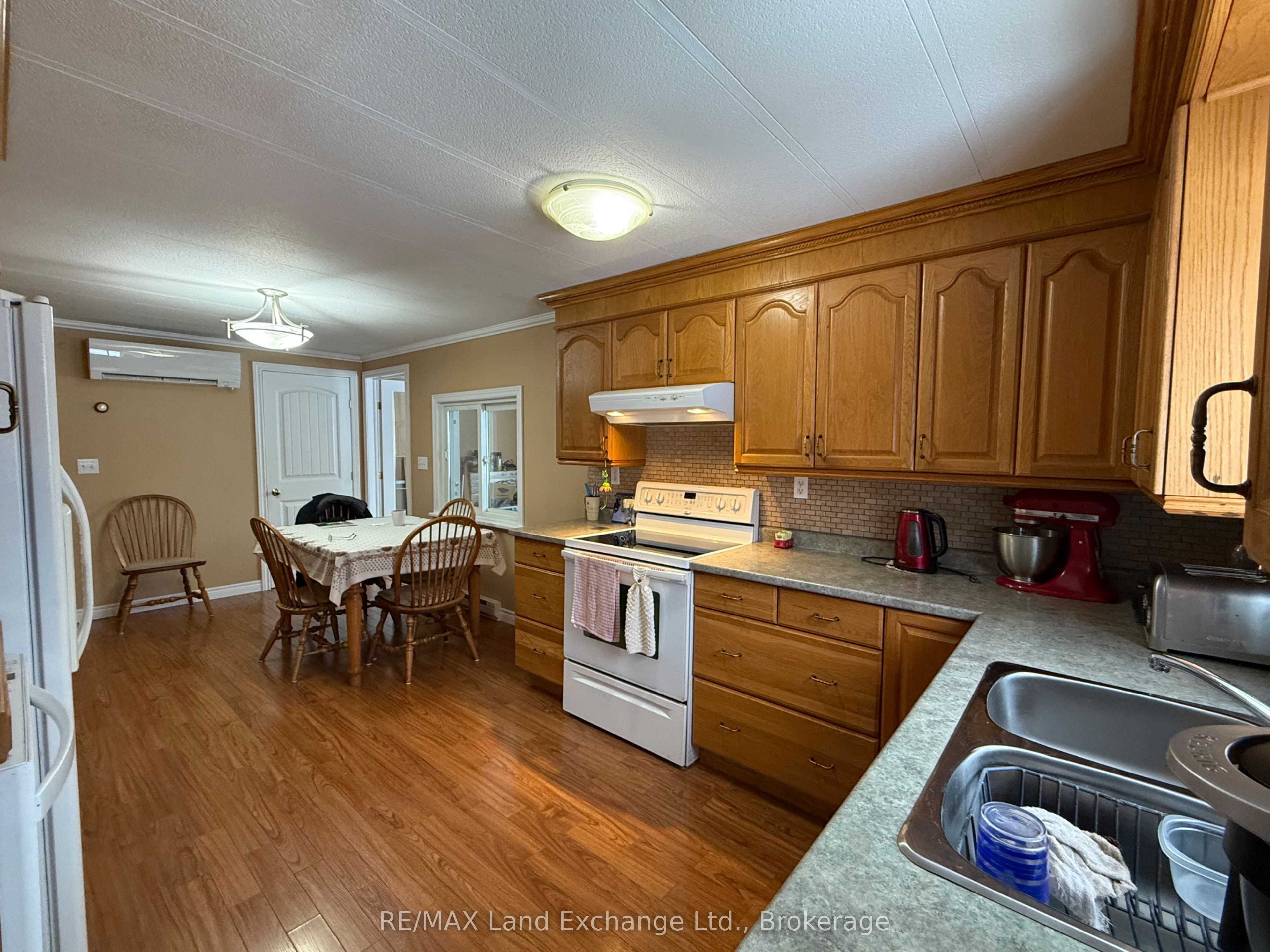 50 Maplewood Boulevard Property Photo 6