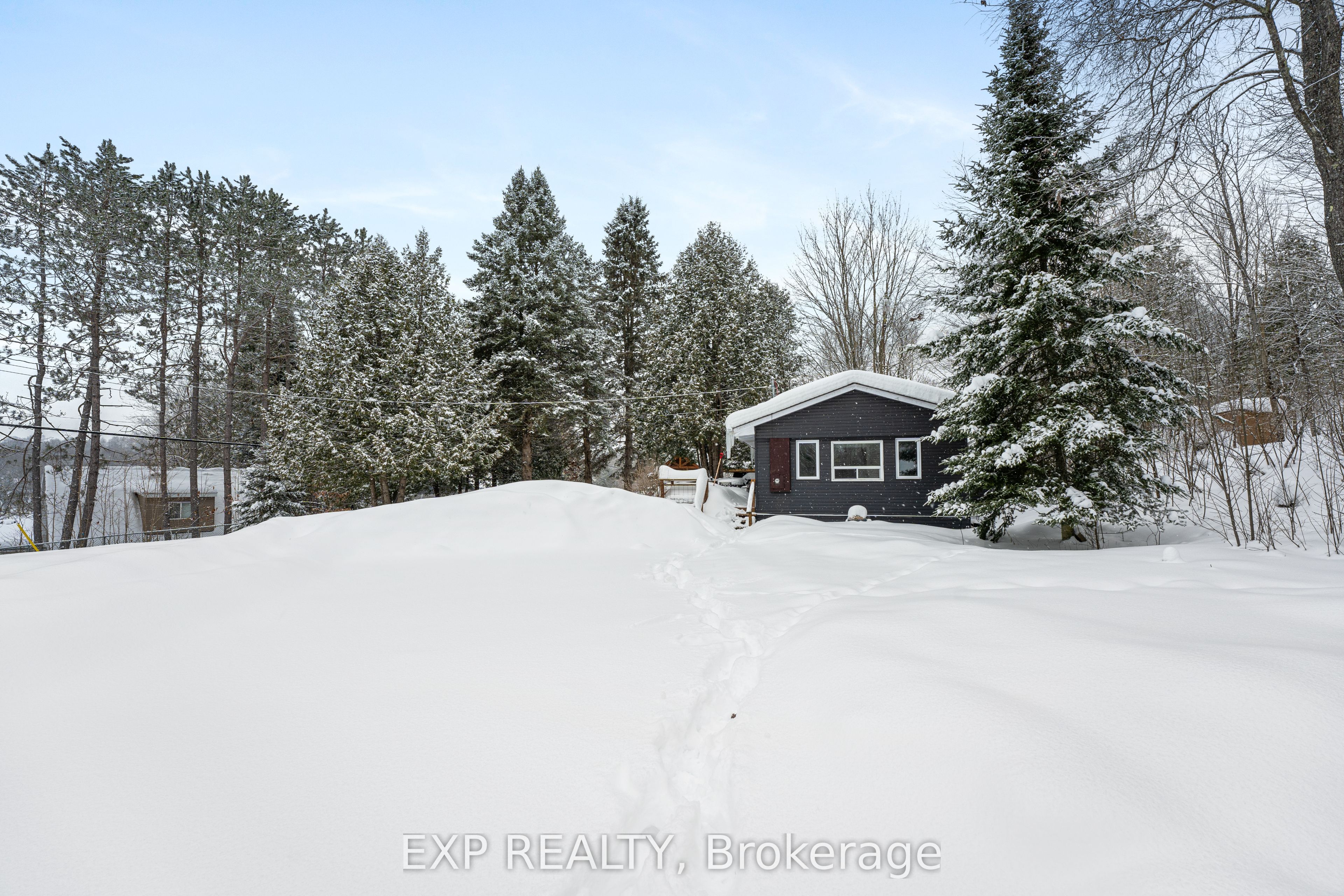 1044 Shanahan Trail Property Photo 2