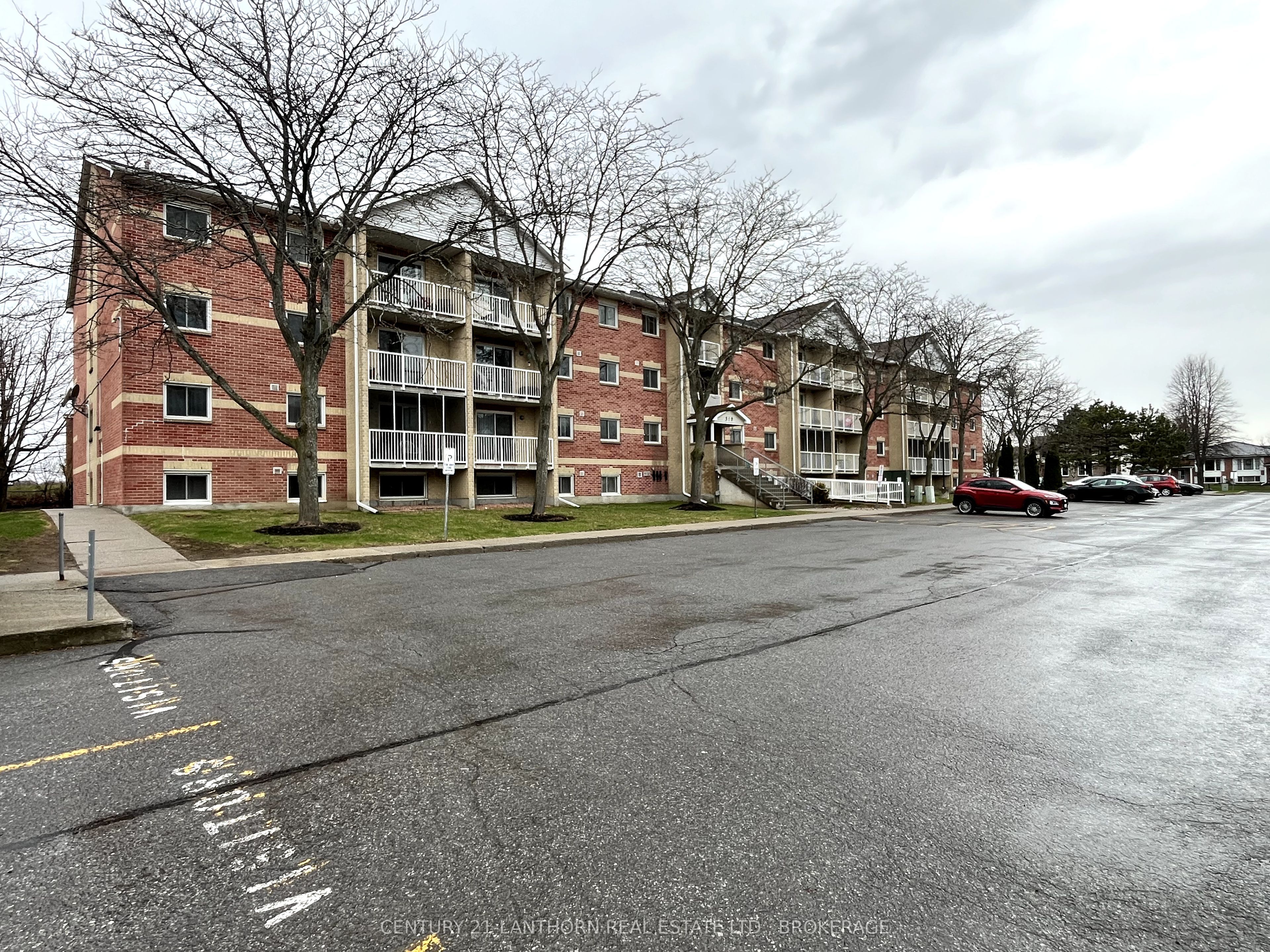 #204 - 310 Kingsdale Avenue Property Photo 2