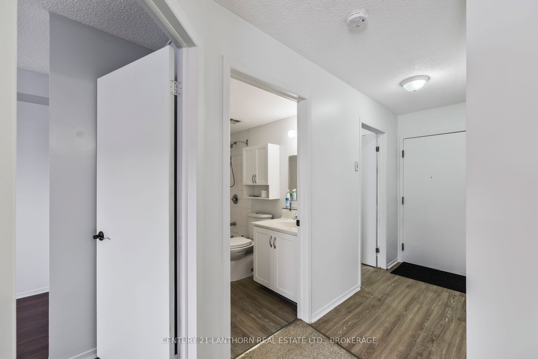 #204 - 310 Kingsdale Avenue Property Photo 17