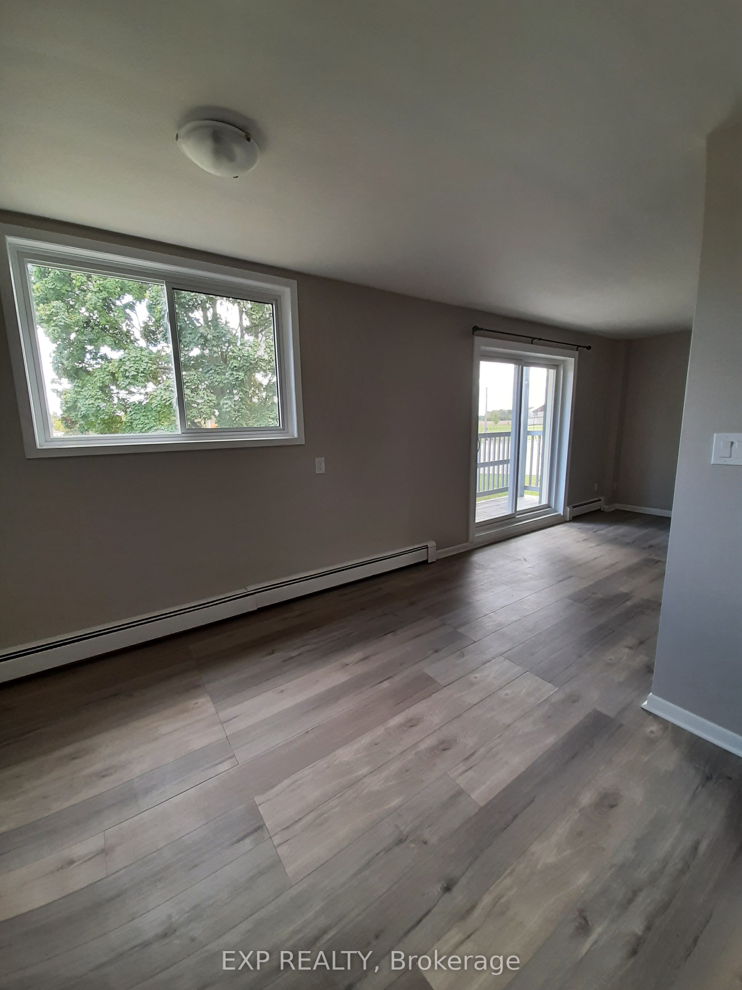 2047 Main Street Property Photo 6