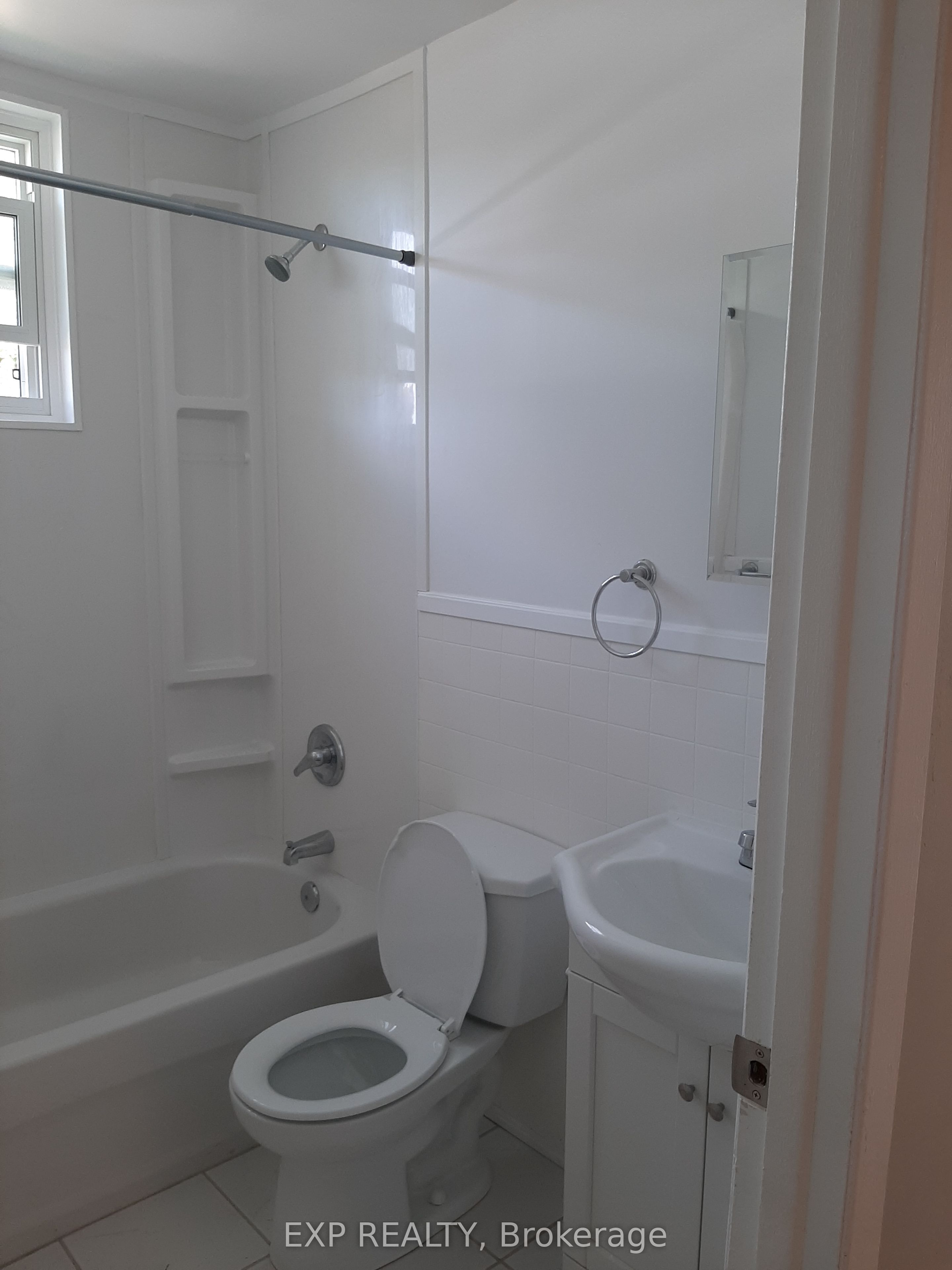 2047 Main Street Property Photo 7
