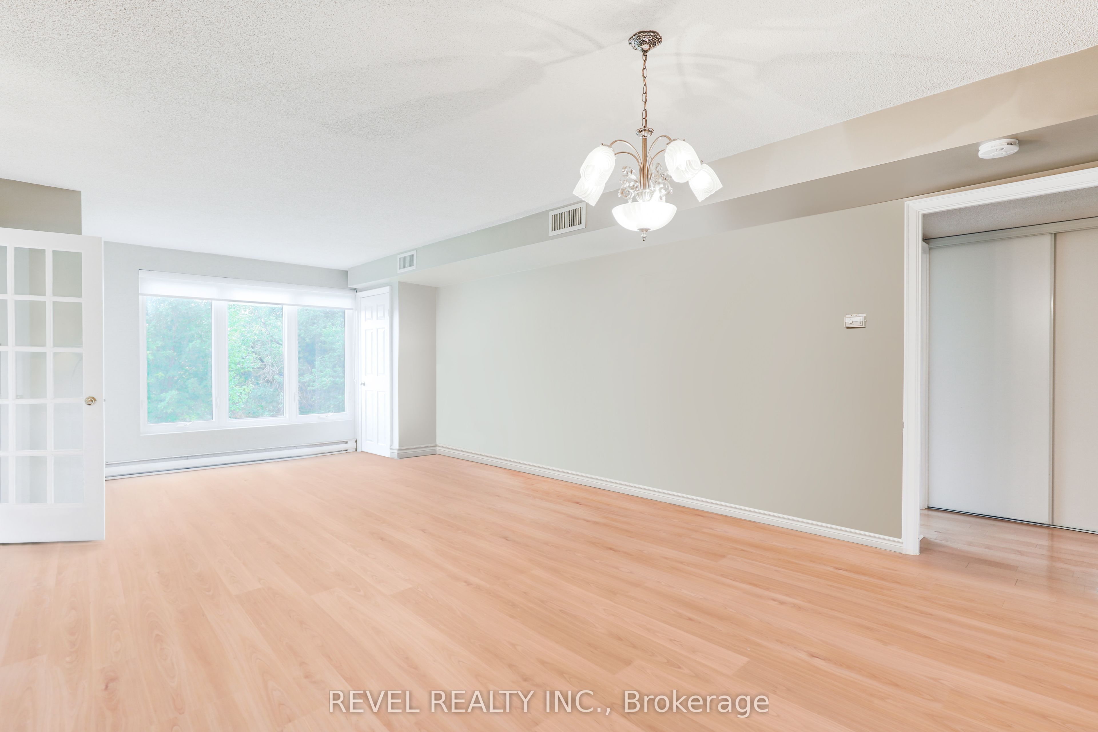 #102 - 50 Rivermill Boulevard Property Photo 5