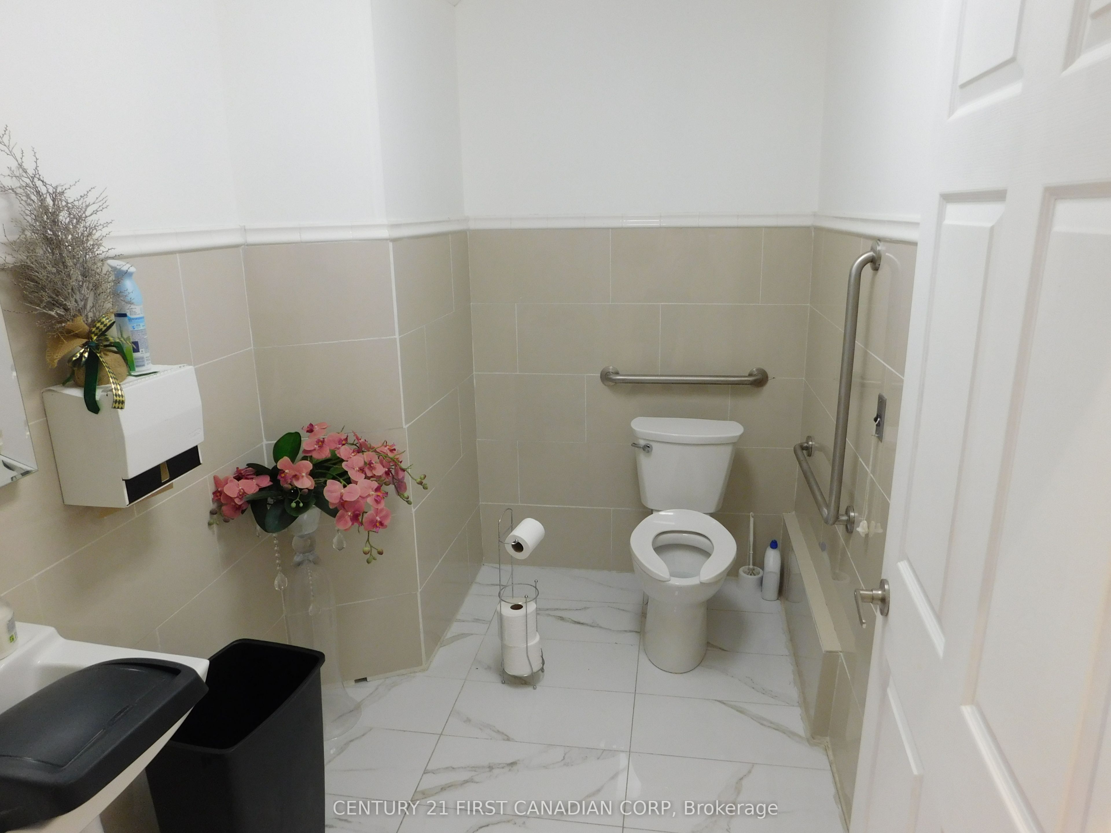 342 Dundas Street Property Photo 6