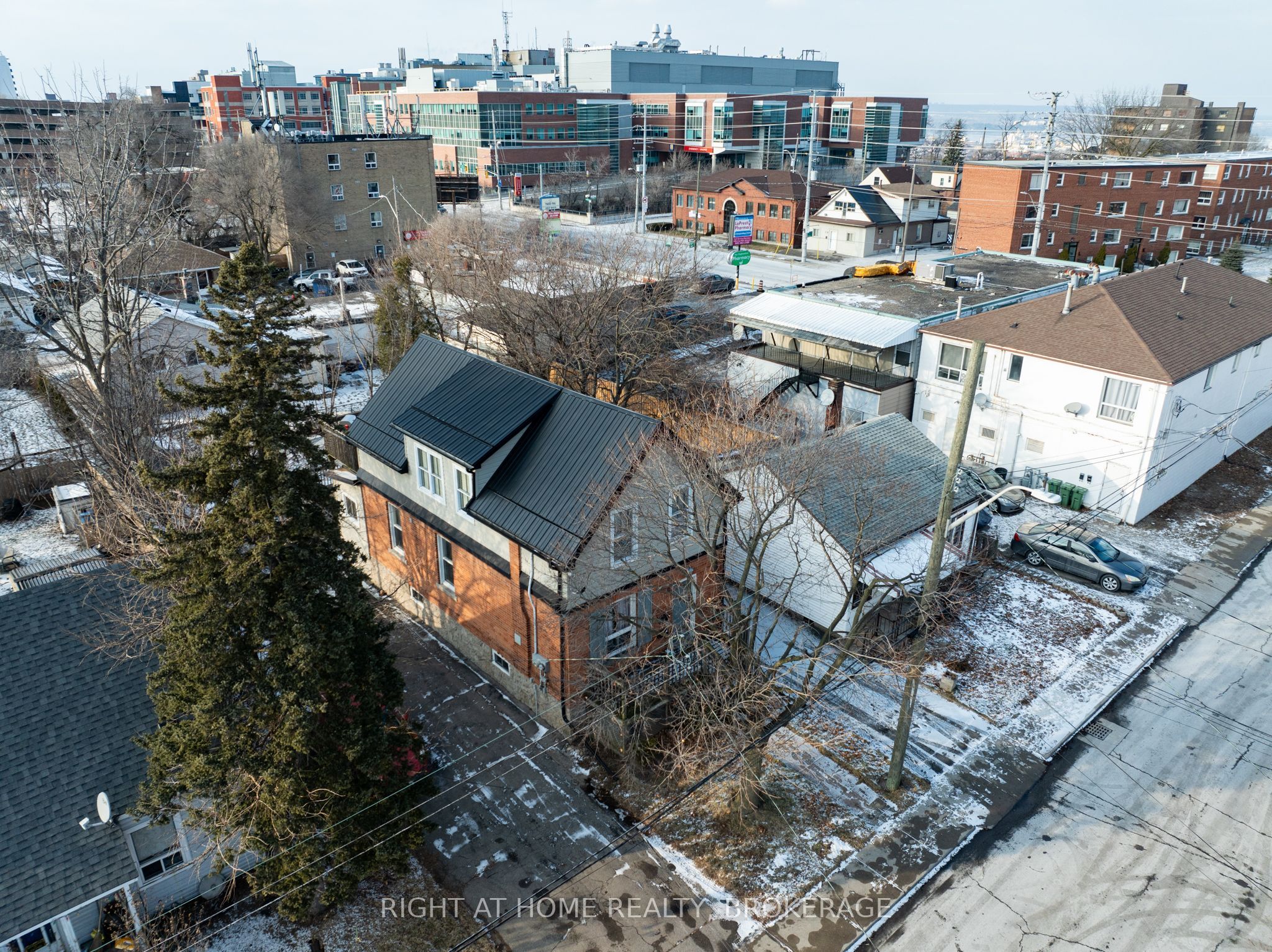 6 32nd Street Property Photo 3