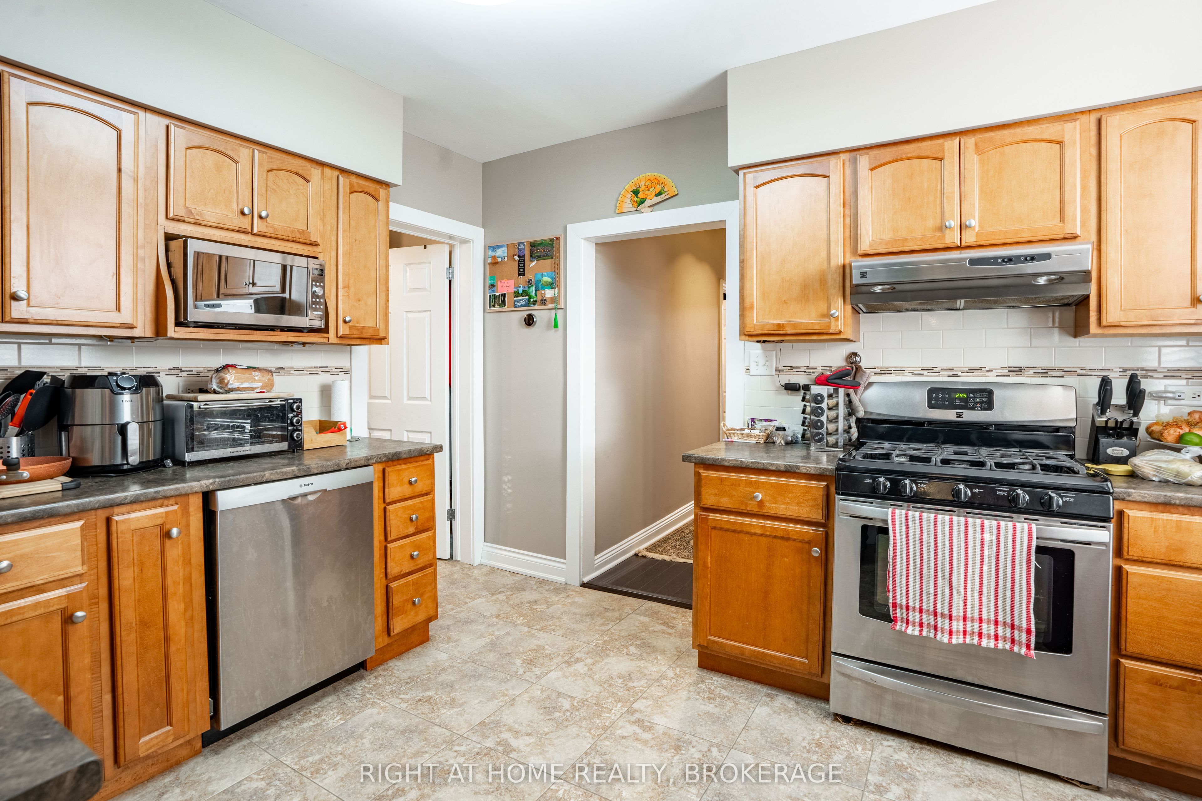 6 32nd Street Property Photo 9