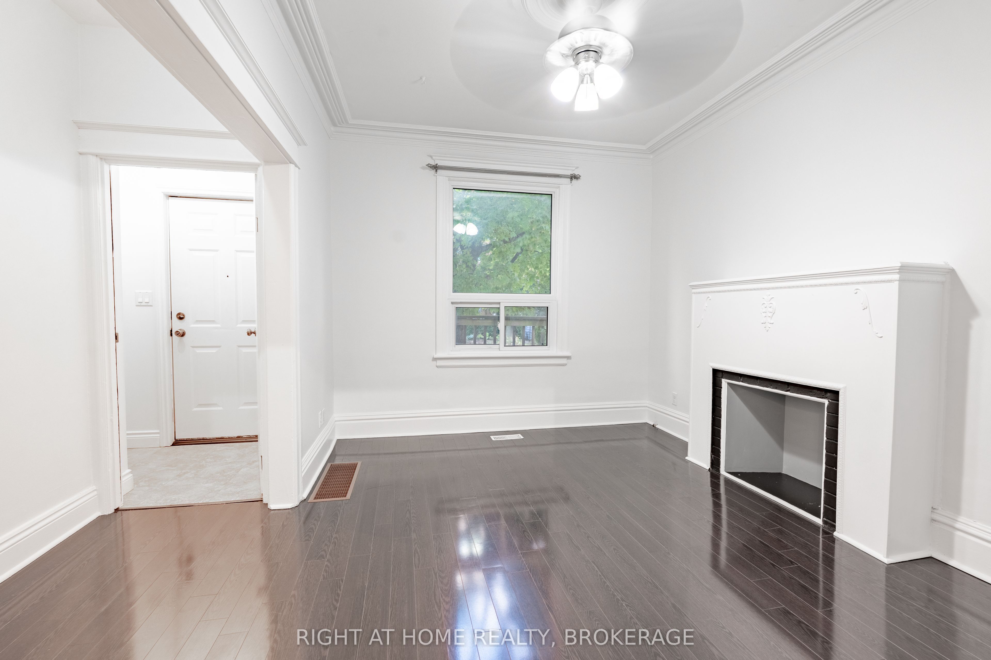 6 32nd Street E Property Photo 1