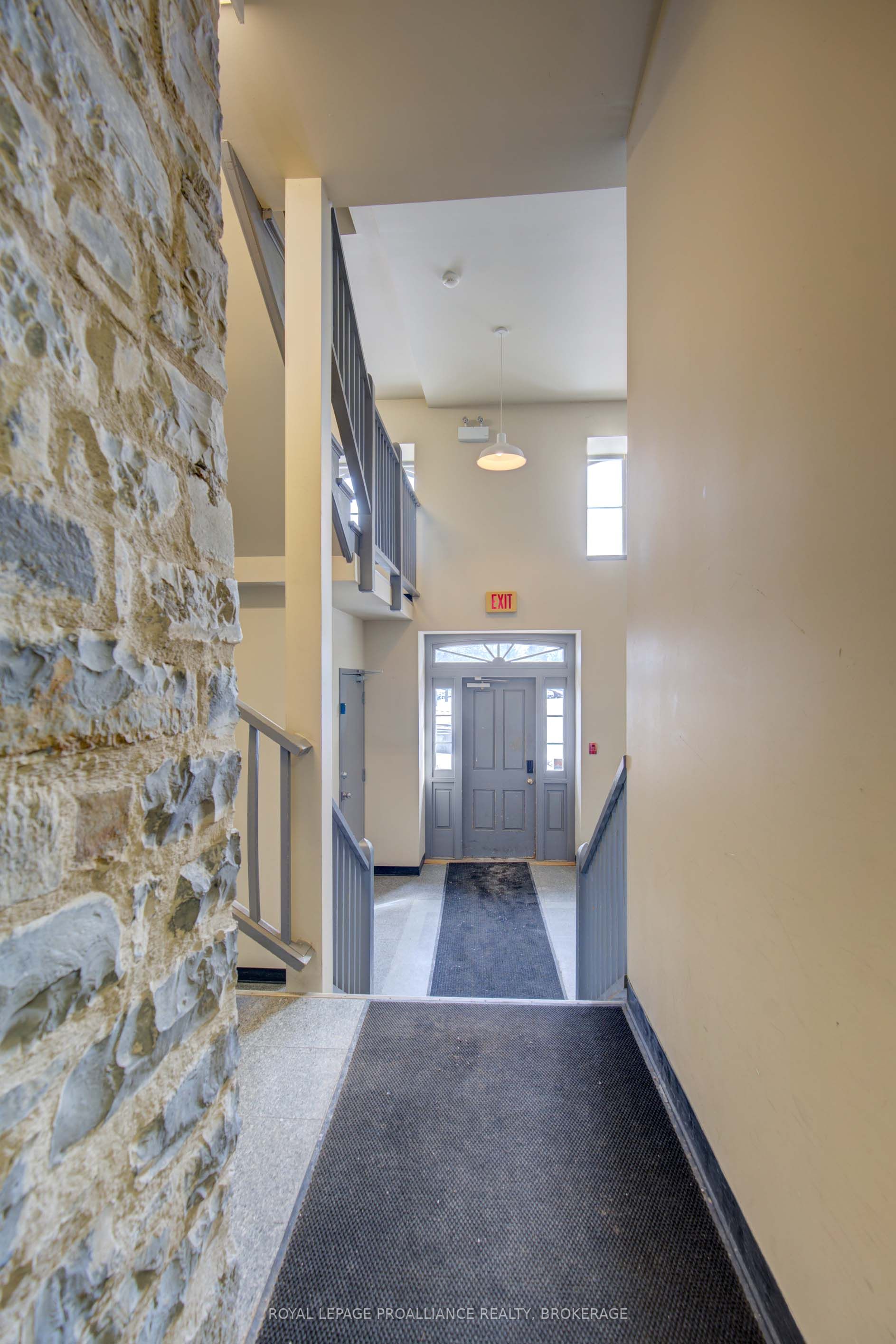 #100 - 308 Wellington Street Property Photo 5