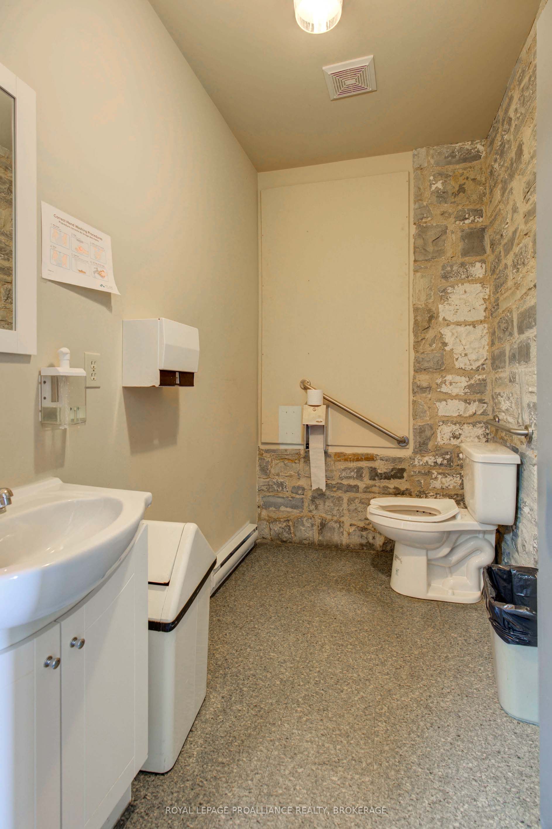 #100 - 308 Wellington Street Property Photo 6