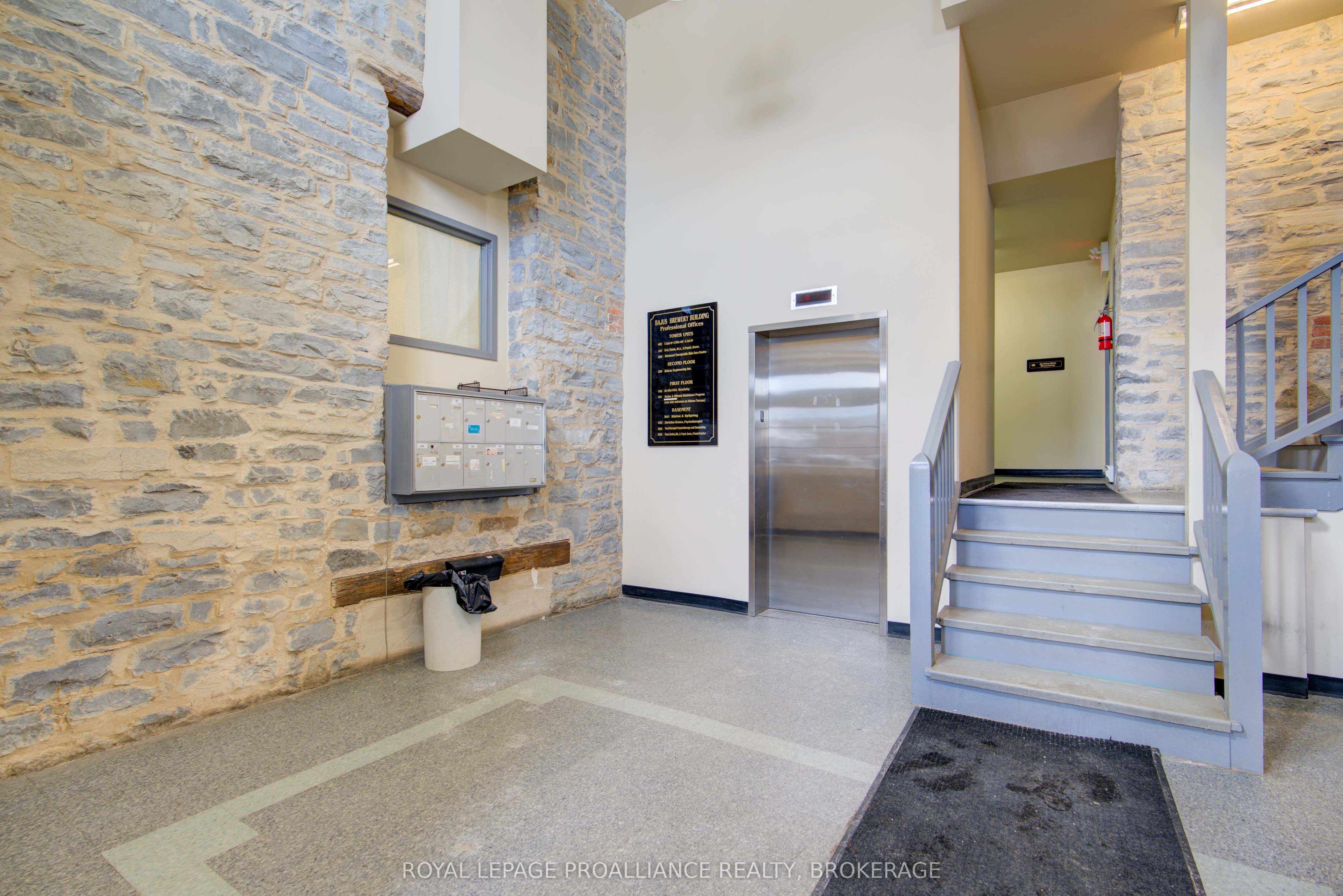#100 - 308 Wellington Street Property Photo 9