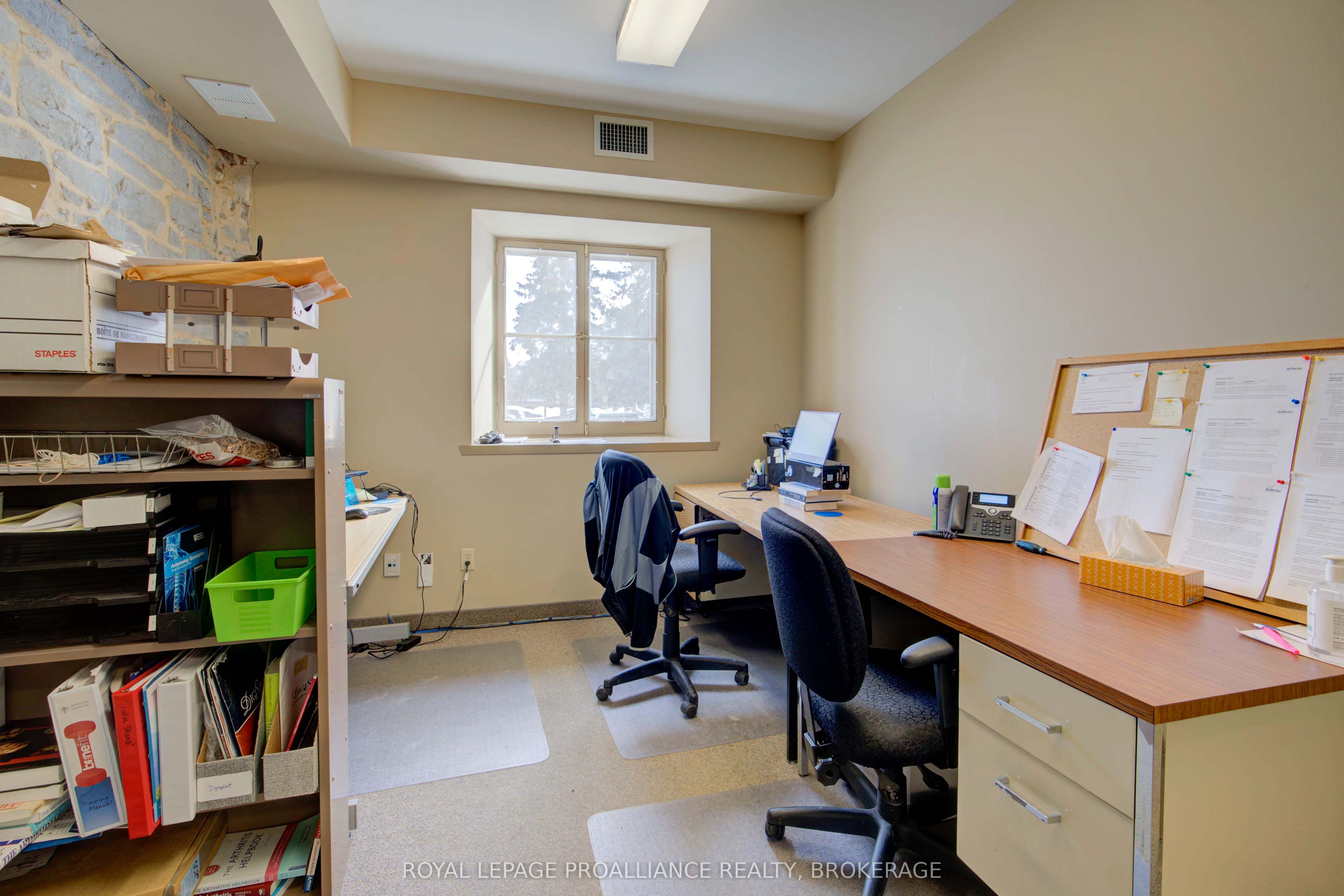 #100 - 308 Wellington Street Property Photo 13
