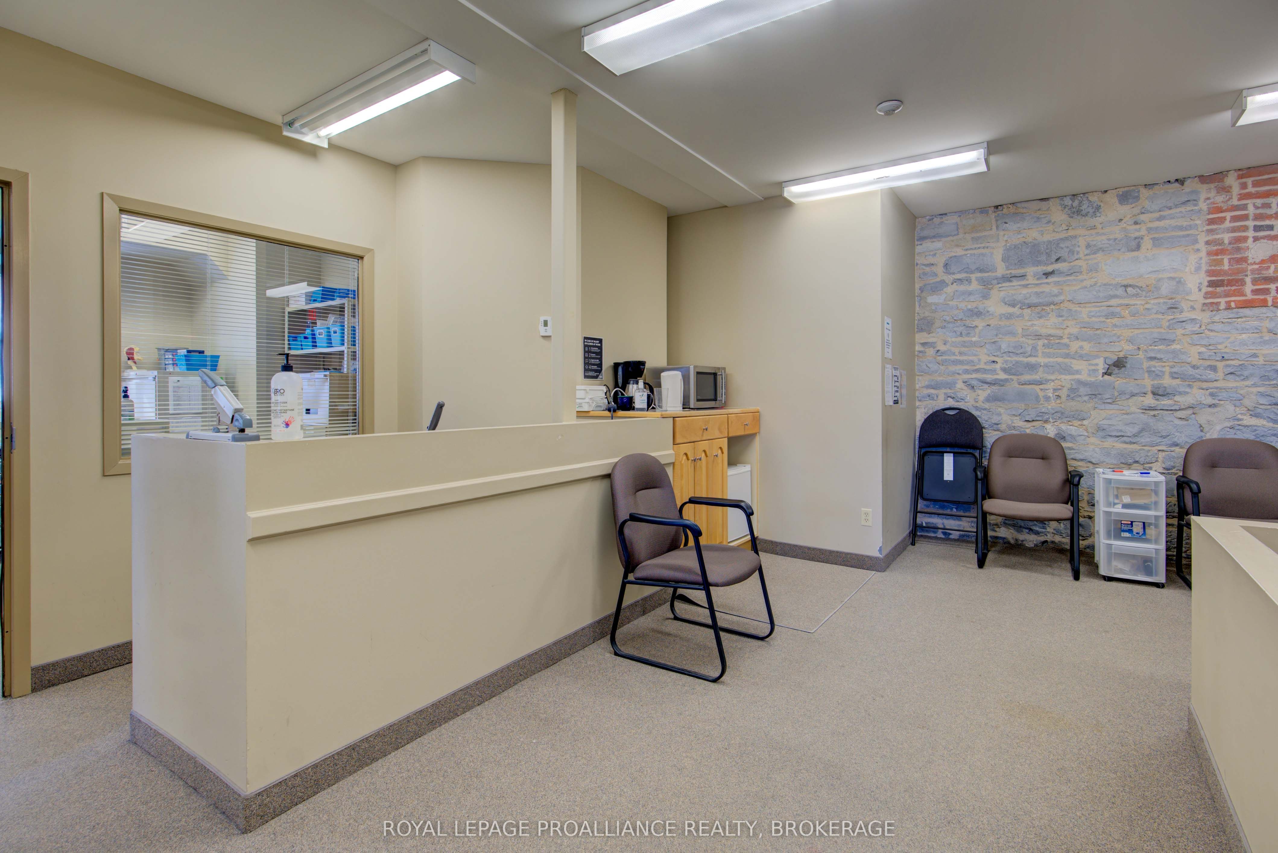 #100 - 308 Wellington Street Property Photo 15