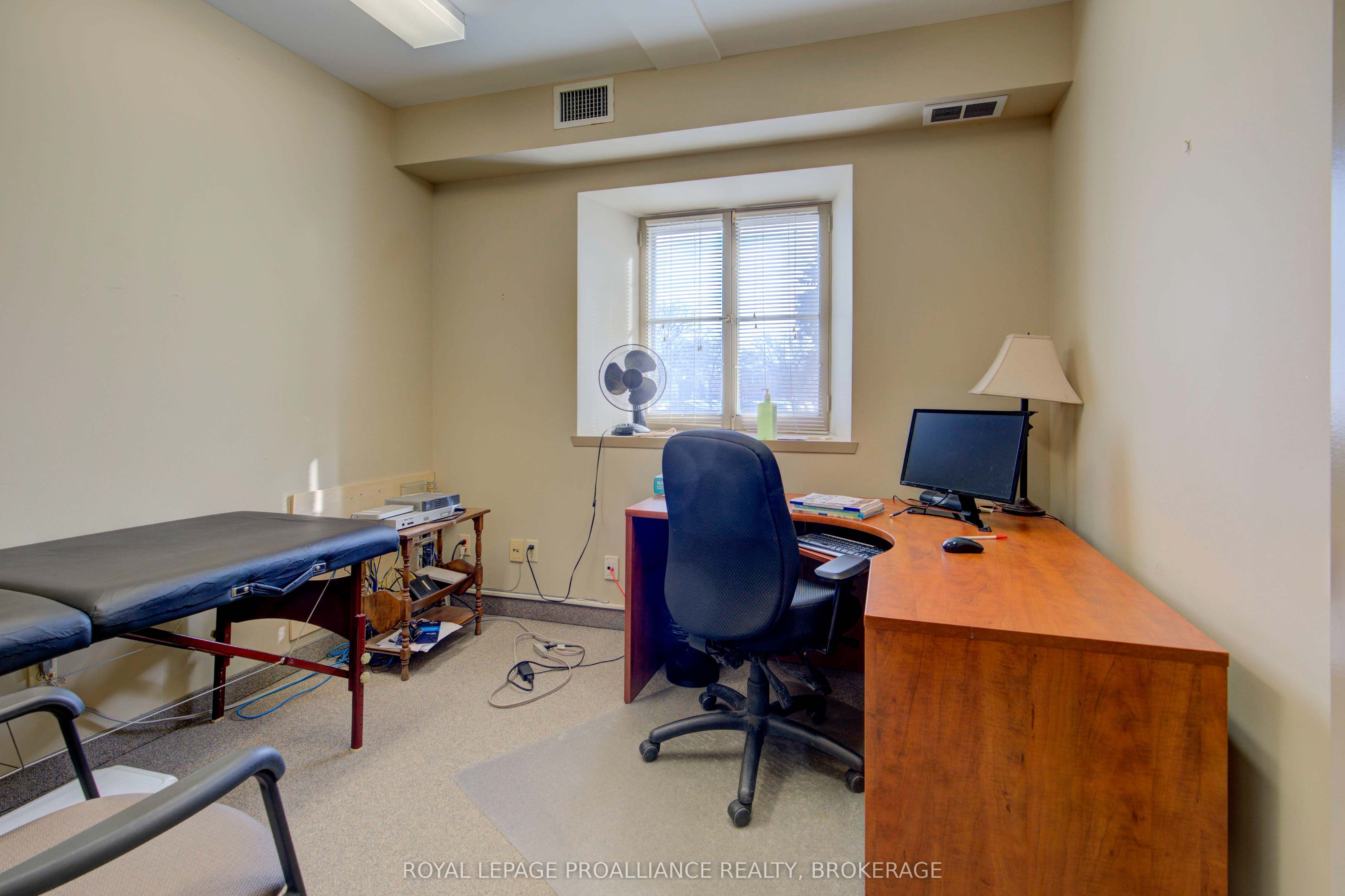 #100 - 308 Wellington Street Property Photo 16