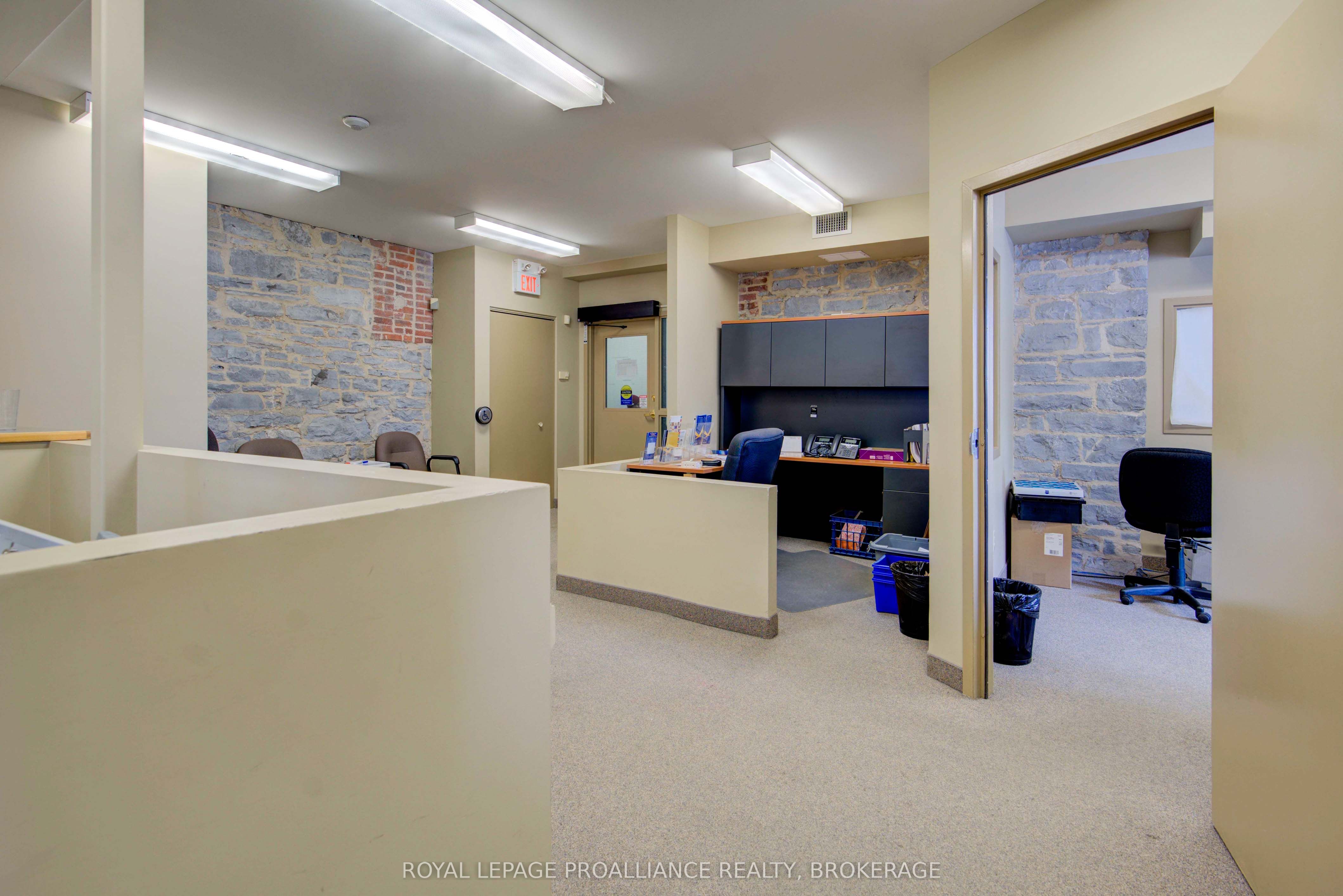 #100 - 308 Wellington Street Property Photo 17